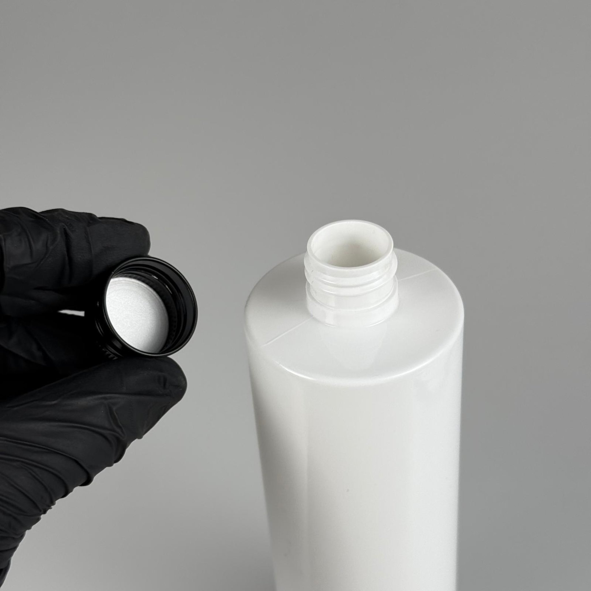 400 CC BEYAZ KÜT BOYUNLU SİLİNDİR PET ŞİŞE (30 GR - 24 AĞIZ ) + KÖPÜK CONTALI SİYAH METAL ALÜMİNYUM KAPAKLI TAKIM - 400 ML  KAPAKLI BEYAZ PLASTİK ŞİŞELER
