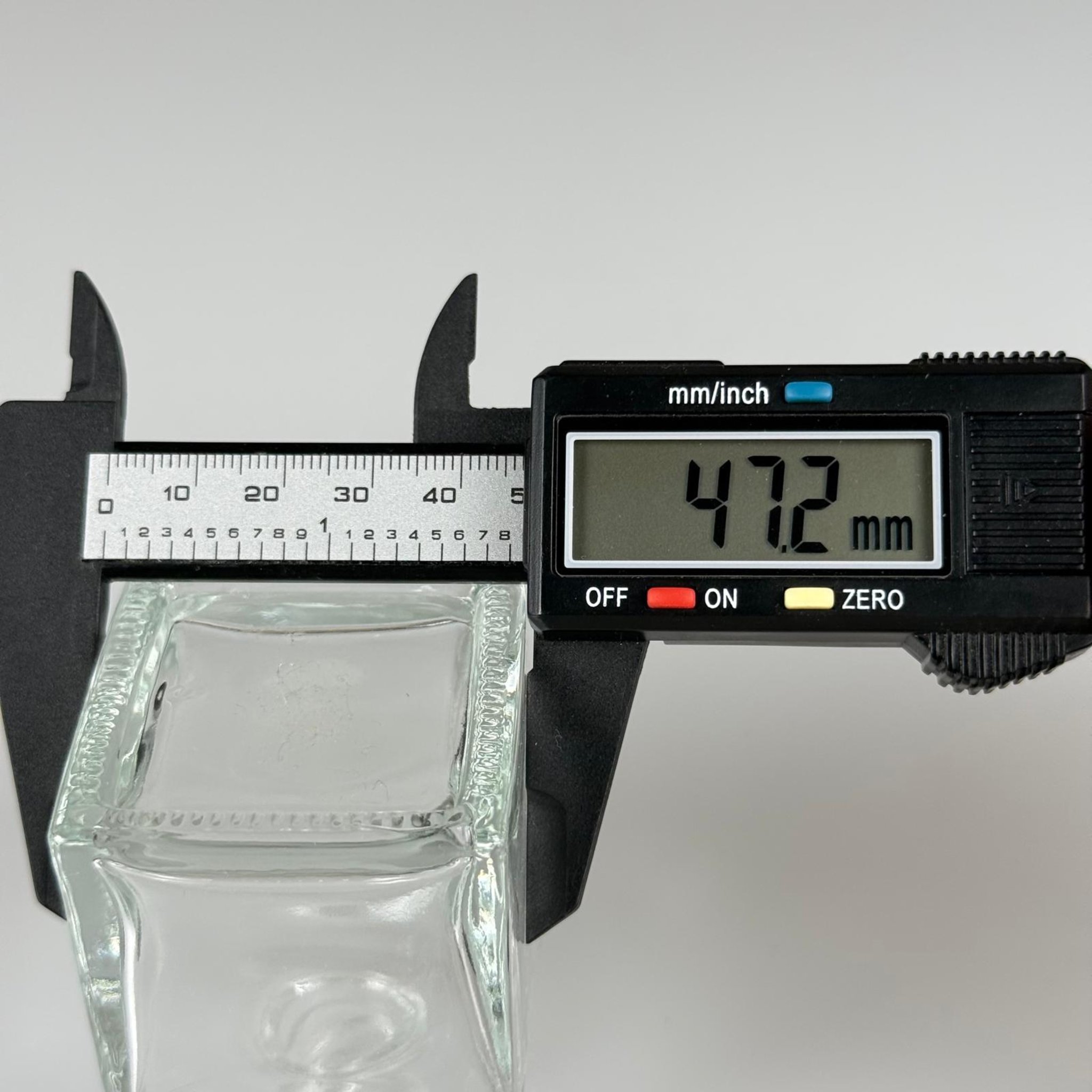 50 CC KARE BAMBU ŞİŞE + GÜMĞŞ ALÜMİNYUM METAL KAPAKLI TAKIM - 50 ML ŞEFFAF CAM ŞİŞE