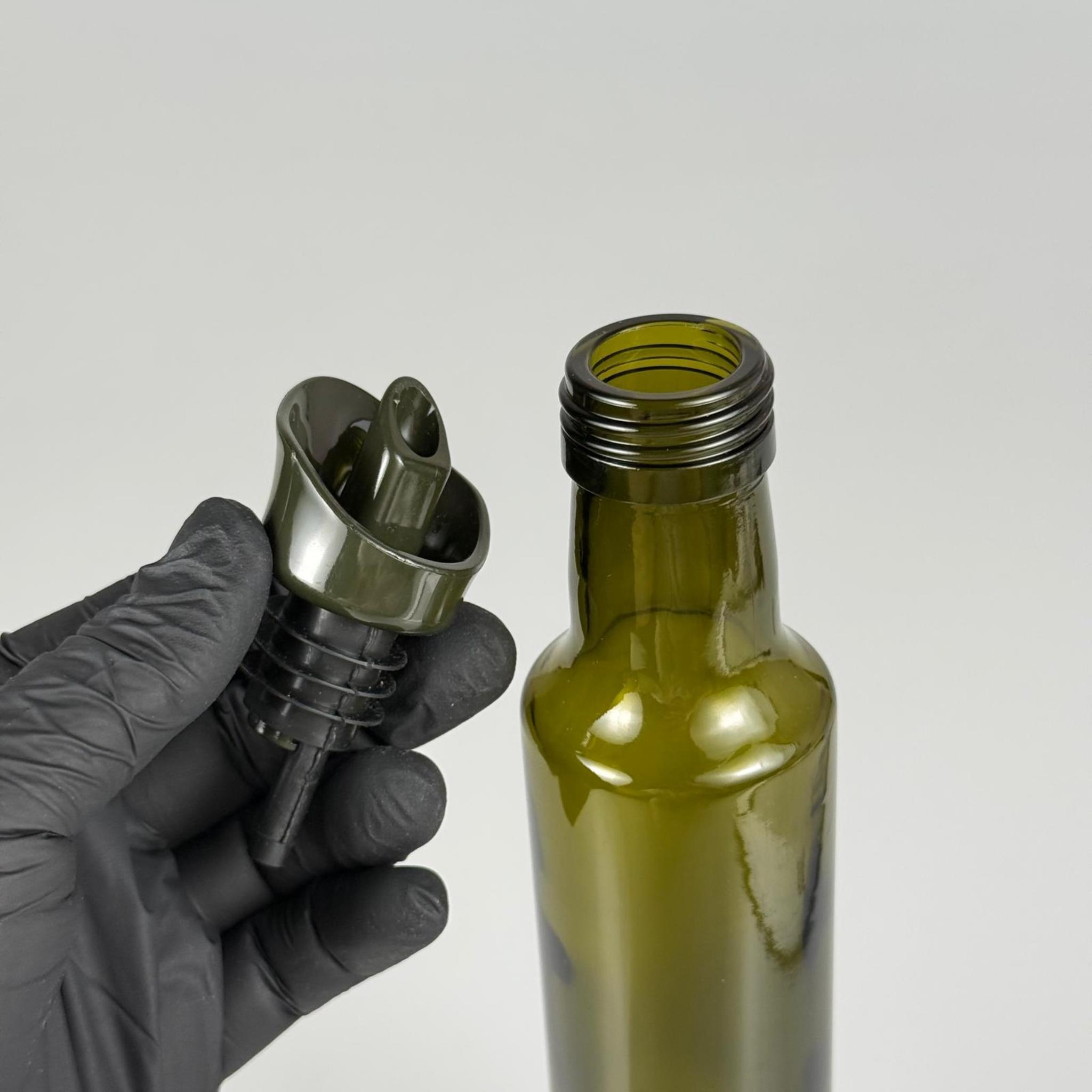 Akıtmaz Kapaklı Şık Cam Yağlık – Zeytinyağı ve Sirke İçin - Restoran Tipi 250 ML Yeşil Dorika Silindir Yağdanlık Koyu Yeşil Akıtıcı Başlıklı