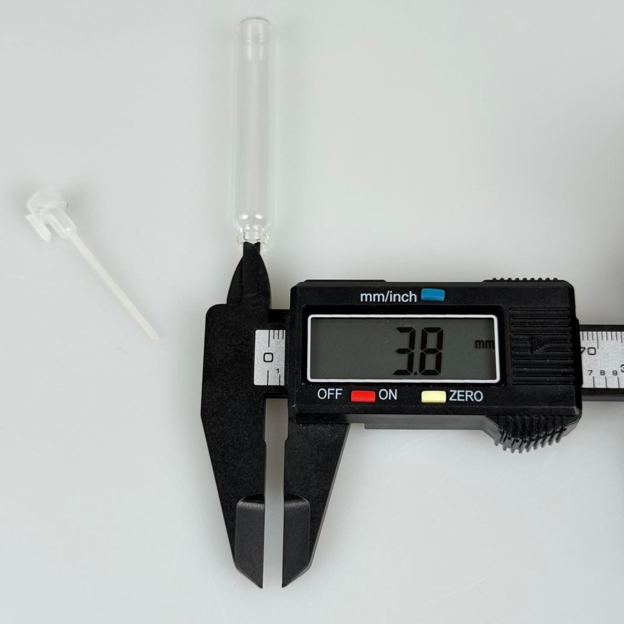3 CC ÇUBUKLU ŞİŞE PLASTİK TIPALI - GÜLYAĞI ŞİŞESİ - KOKU VE ESANS ŞİŞESİ - TESTER ŞİŞE - 3 ML CAM ŞİŞE