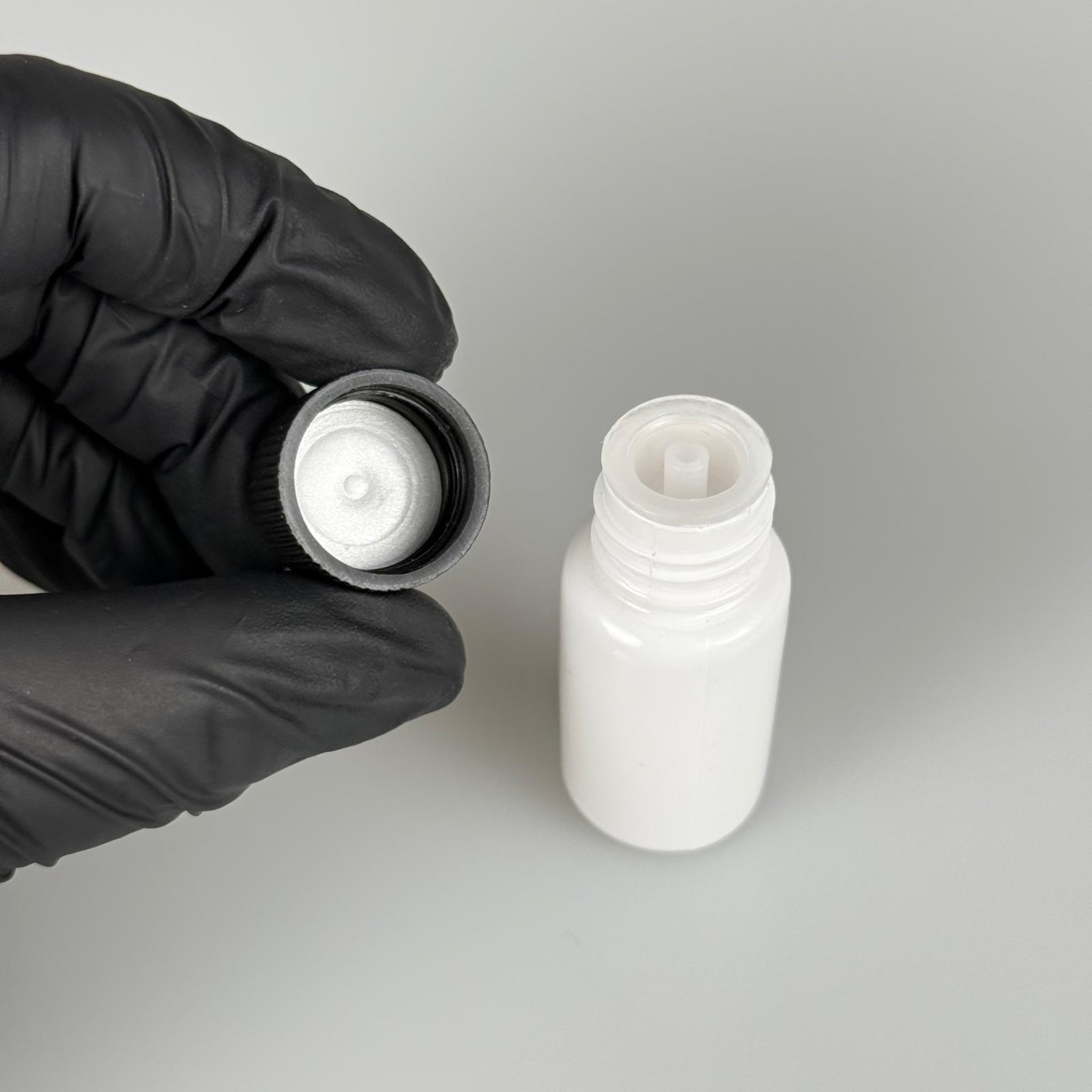 10 CC İÇTEN DAMLALIKLI PLASTİK ŞİŞE -  10 ML BEYAZ PET ŞİŞE + CONTALI SİYAH KAPAK + KOLONYA TIPALI (DELEREK KULLANILIR) TAKIM