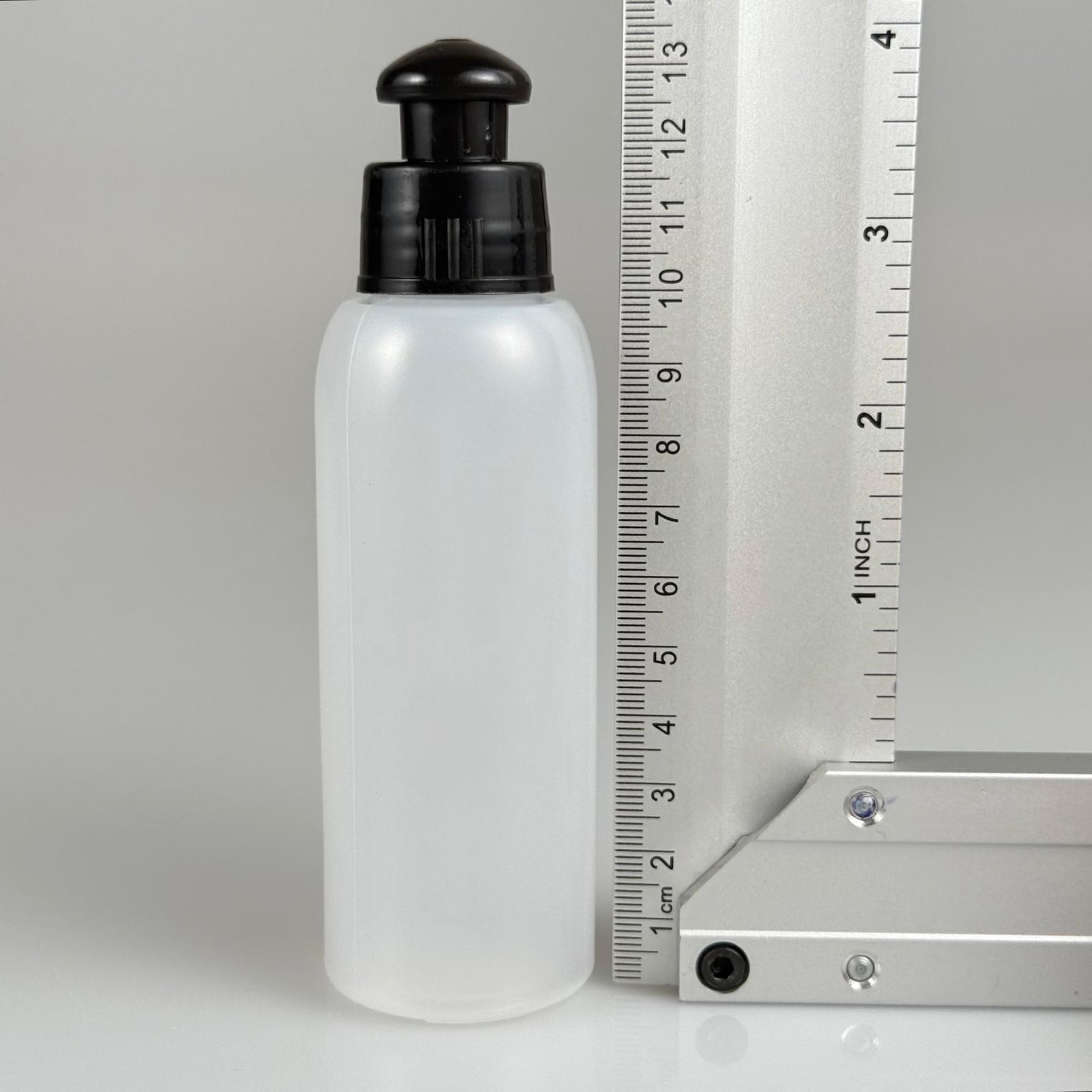 100 ML SIKILABİLİR YUMUŞAK PE POLİETİLEN PLASTİK ŞİŞE - SİYAH PUSHPULL ŞAMPUAN KAPAKLI - 100 cc sos, yağ, kartuş, mürekkep vb için boş şişeler