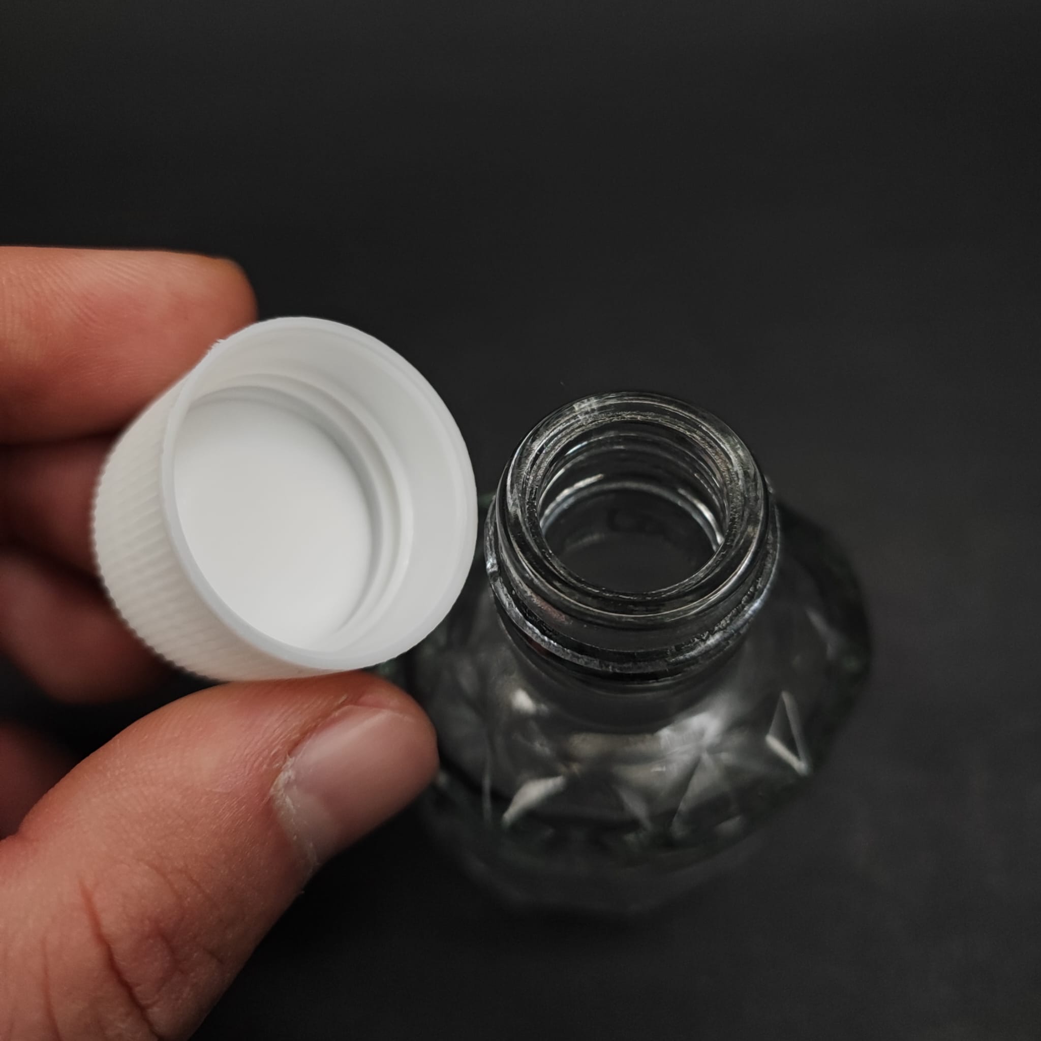 50 CC VELORA CAM ŞİŞE - CONTALI BEYAZ KAPAKLI - 50 ML LÜX CAM ŞİŞE