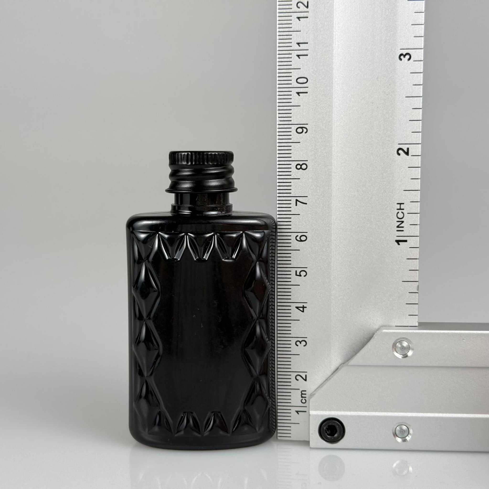 50 CC KÖŞELİ BEYAZ PET ŞİŞE + KÖPÜK CONTALI SİYAH ALÜMİNYUM METAL KAPAKLI TAKIM - 50 ML PET ŞİŞE
