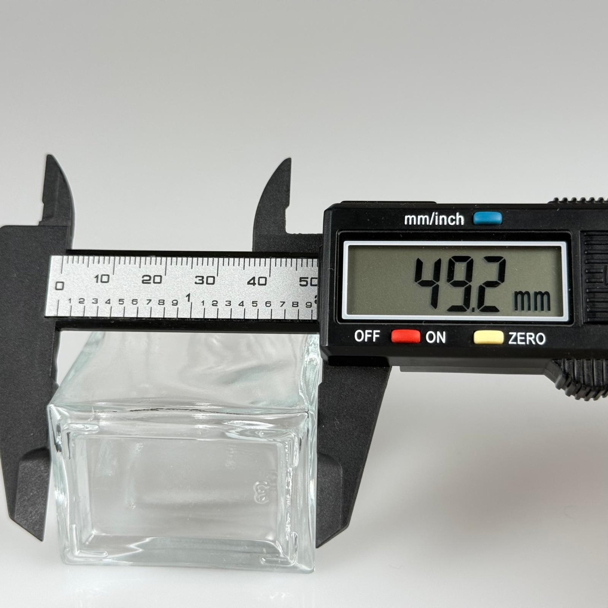 50 CC KÖŞELİ PRİZMA CAM ŞİŞE + SİYAH ALÜMİNYUM METAL KAPAKLI TAKIM - 50 ML PRESTİJLİ ŞİŞE