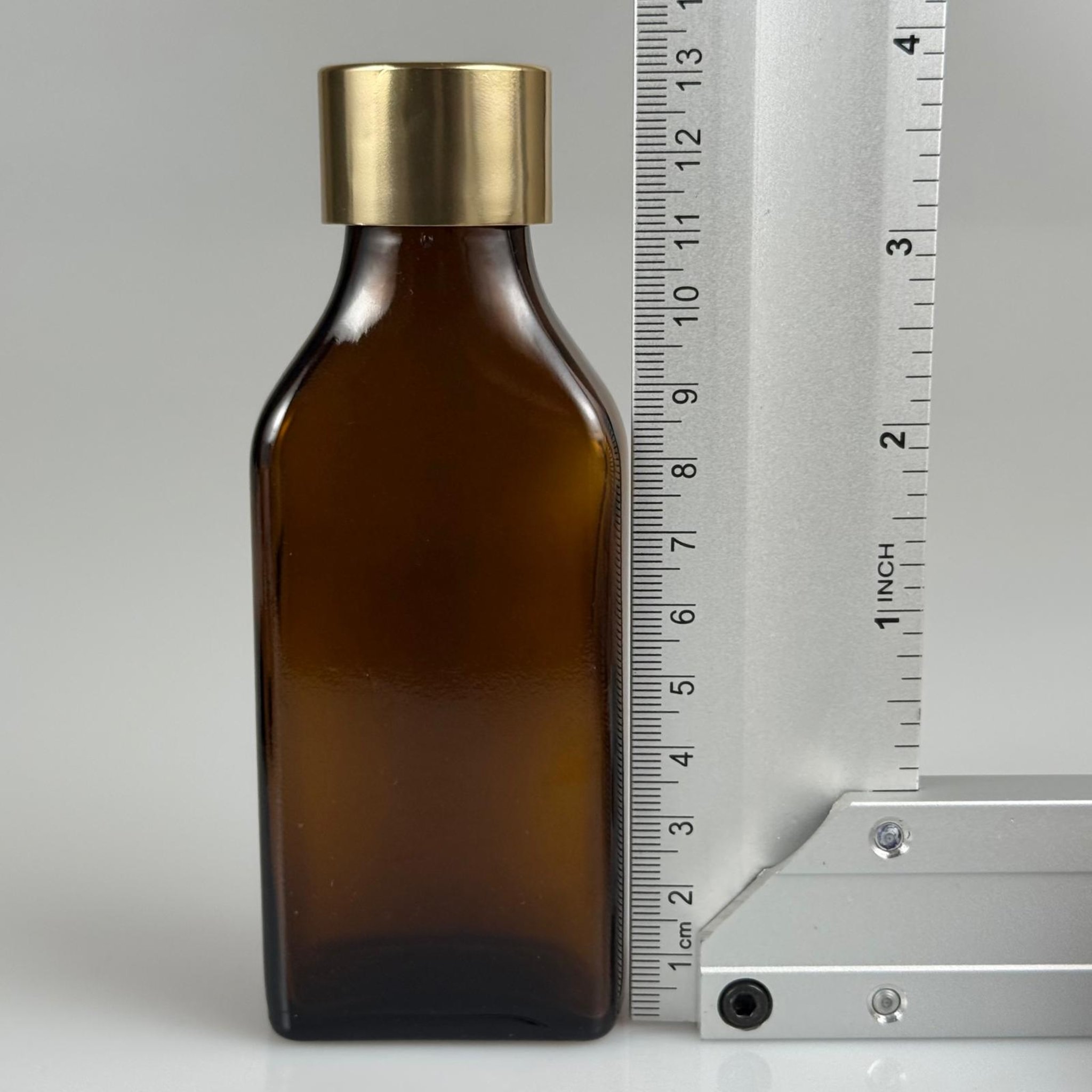 100 CC AMBER YASSI CAM ŞİŞE + ALÜMİNYUM KAPLAMALI GOLD KAPAKLKI TAKIM - 100 ML KAYVERENGİ CAM ŞİŞE