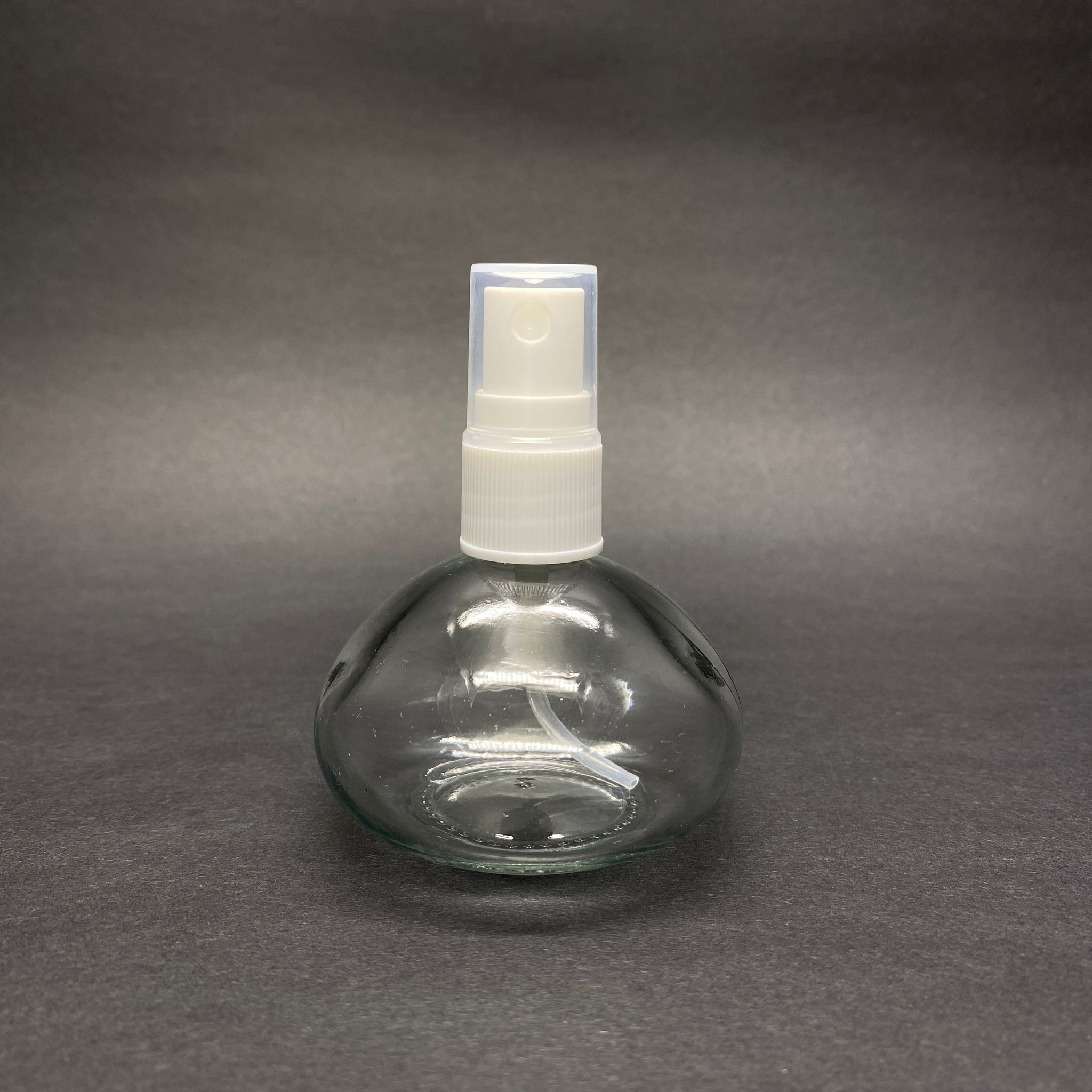 50 CC BASIK CAM ŞİŞE + BEYAZ SPREY FISFIS - 50 ML HEDİYELİK CAM KOLONYA ŞİŞESİ - DÜĞÜN, NİŞAN, SÖZ, KINA, CENAZE, PROMOSYON İÇİN HEDİYELİK KOLONYA ŞİŞELERİ