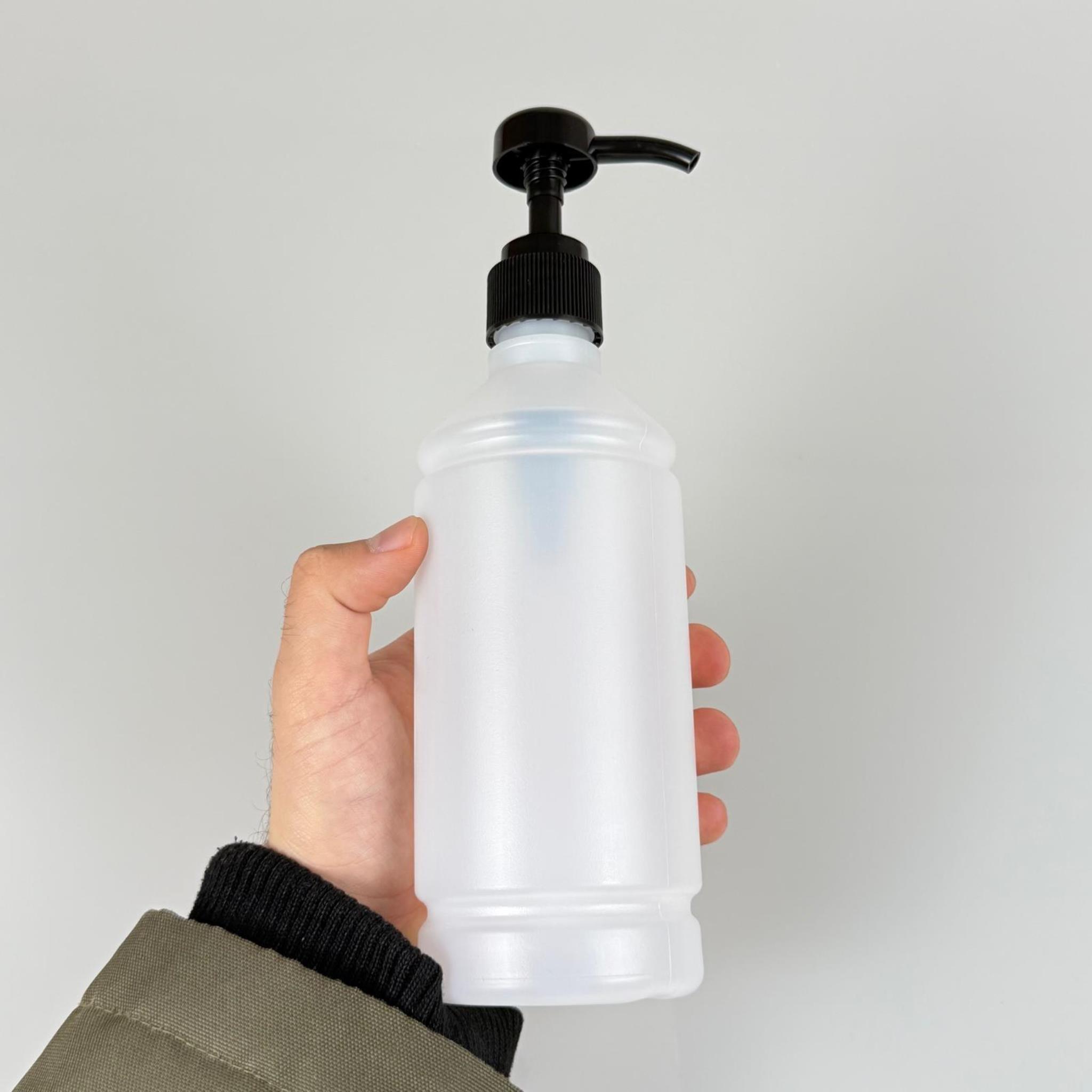 500 CC YARI SAYDAM POLİETİLEN SİLİNDİR MODEL ŞİŞE - SİYAH DOZAJ POMPALI (HER BASMADA 4 CC SIVI ATAR)  - 0,5 LT POMPALI ŞİŞE - ŞURUP, ŞAMPUAN, KREM GİBİ YOĞUN KIVAMLI SIVILARDA KULLANILIR