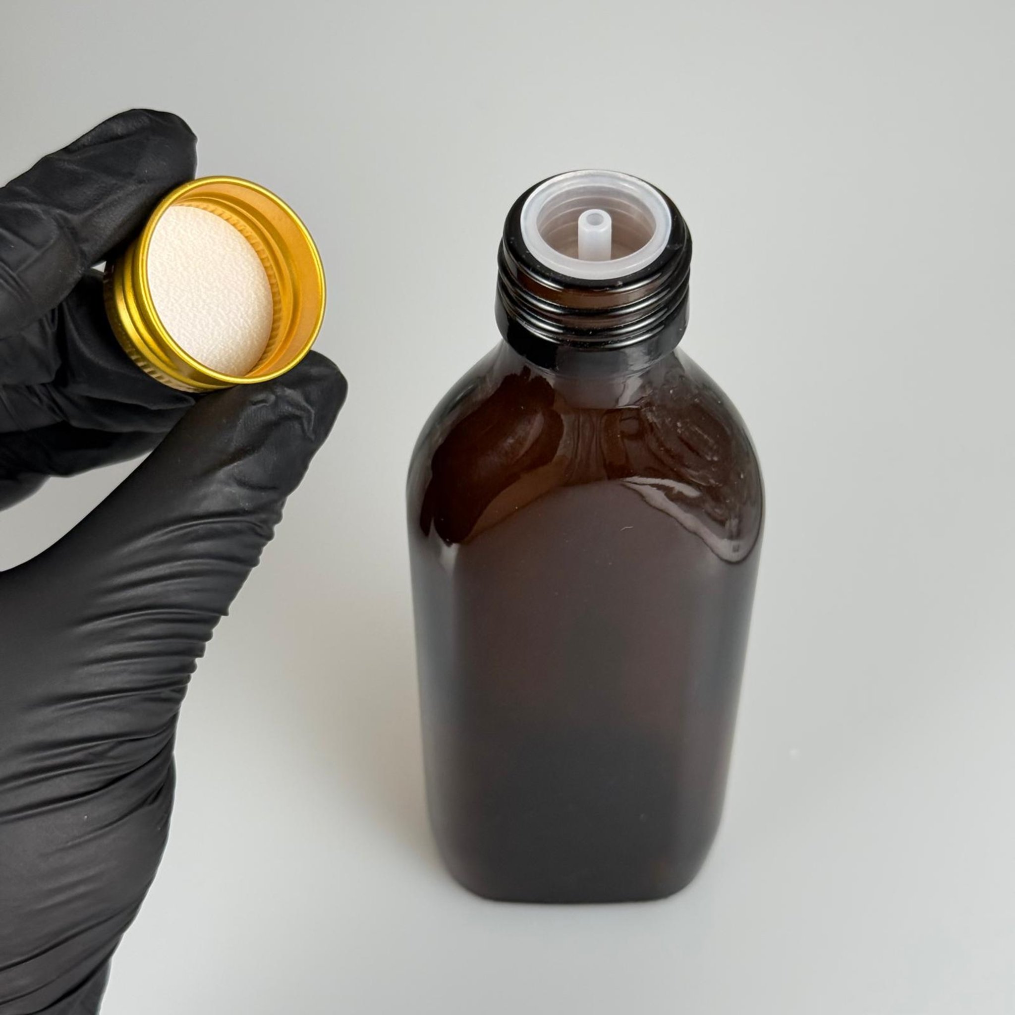 150 CC YASSI AMBER CAM ŞİŞE - GOLD METAL ALÜMİNYUM KAPAKLI + KOLONYA TIPALI TAKIM - 150 ML KAHVERENGİ CAM ŞİŞE DAMLALIKLI
