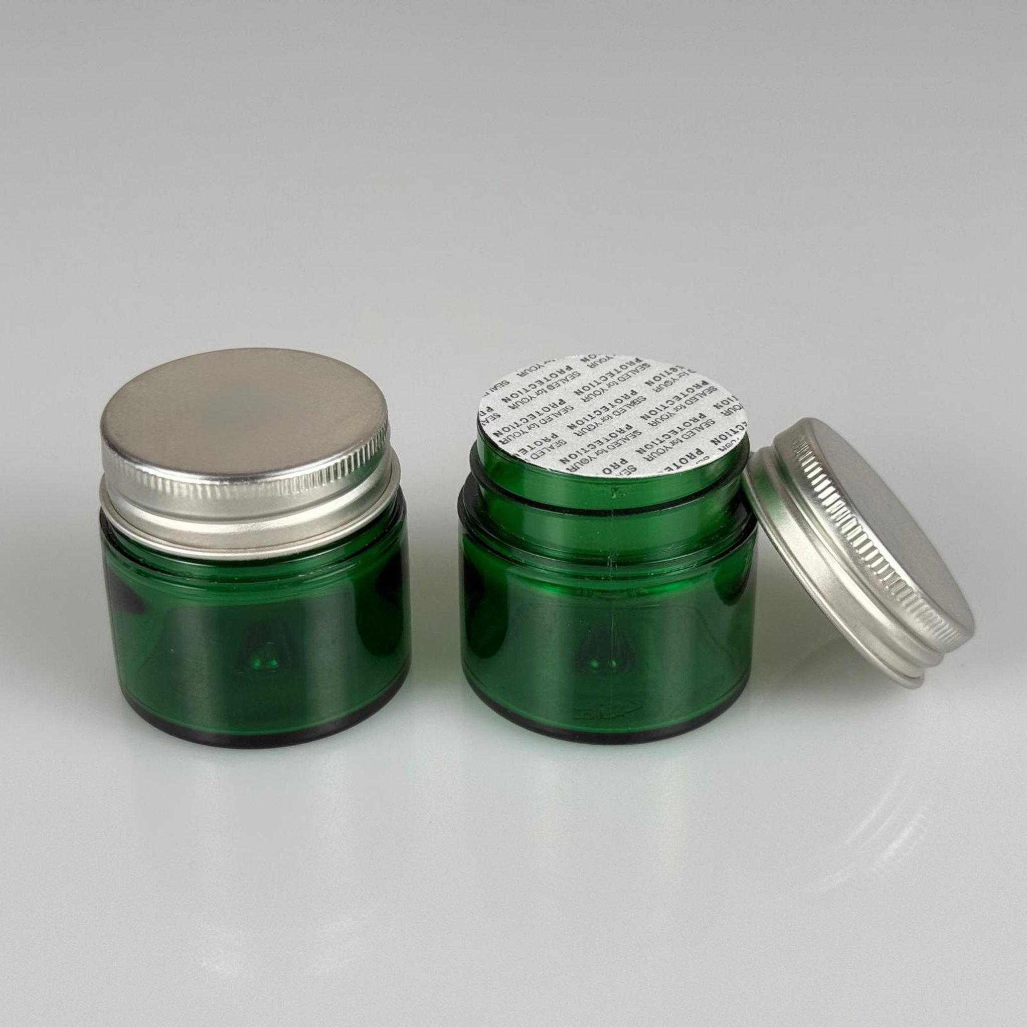 20 CC YEŞİL SERT PLASTİK KAVANOZ - 38 AĞIZ CONTALI GÜMÜŞ METAL KAPAKLI + KENDİNDEN YAPIŞKANLI KÖPÜK CONTA - 20 ml KALIN LÜX Boş Krem, Balm, Peeling, Macun, Pasta, Aromaterapi ve Saç Maskesi Kabı