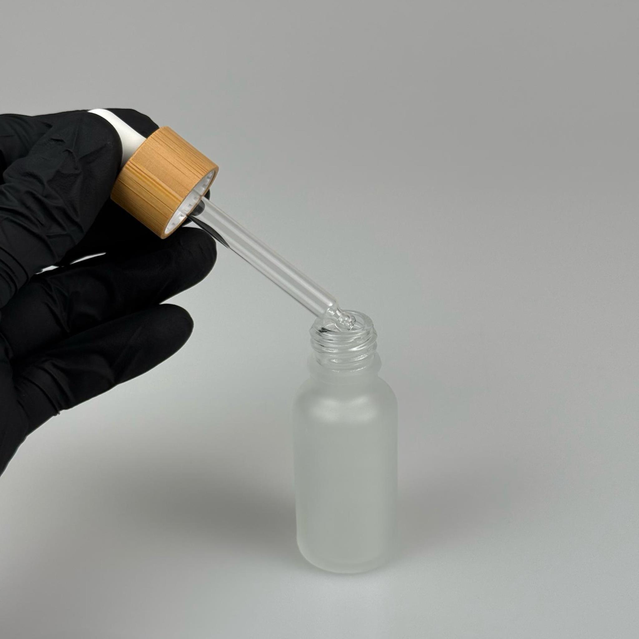 20 CC BUZLU CAM DAMLALIKLI ŞİŞE - BEYAZ EMZİK - BAMBU AHŞAP KAPAK - 20 ML BAMBU KAPAKLI CAM DAMLALIKLI ŞİŞE