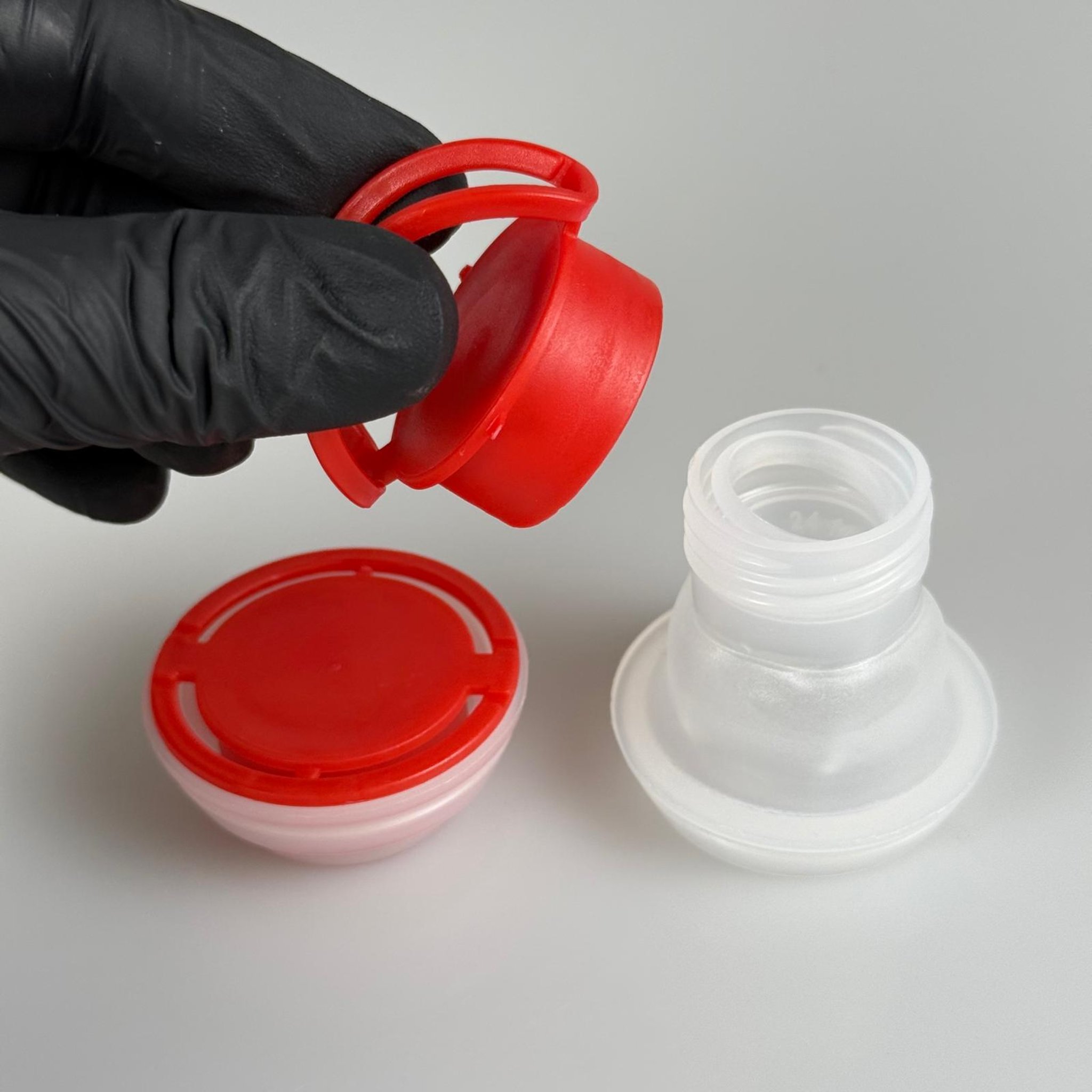42 MM P2 K NATÜREL KIRMIZI BERİCAP (YAĞ TENEKE İÇİN) - TENEKE İÇİN PLASTİK KAPAK - YEDEK YAĞ TENEKE KAPAĞI - Çakma Metal TENEKE Kapağı