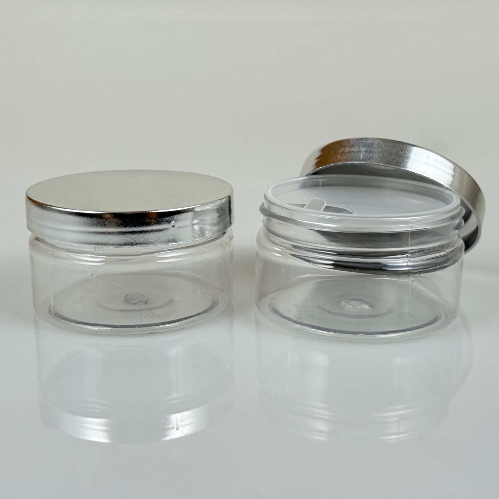 100 ML SERT PET KAVANOZ + GÜMÜŞ KAPLAMALI PLASTİK KAPAK + İÇ TIPA - 100 CC KALIN ŞEFFAF PLASTİK KAVANOZ GÜMÜŞ KAPLAMALI PLASTİK KAPAKLI İÇ TIPALI TAKIM - KREM KAVANOZLARI