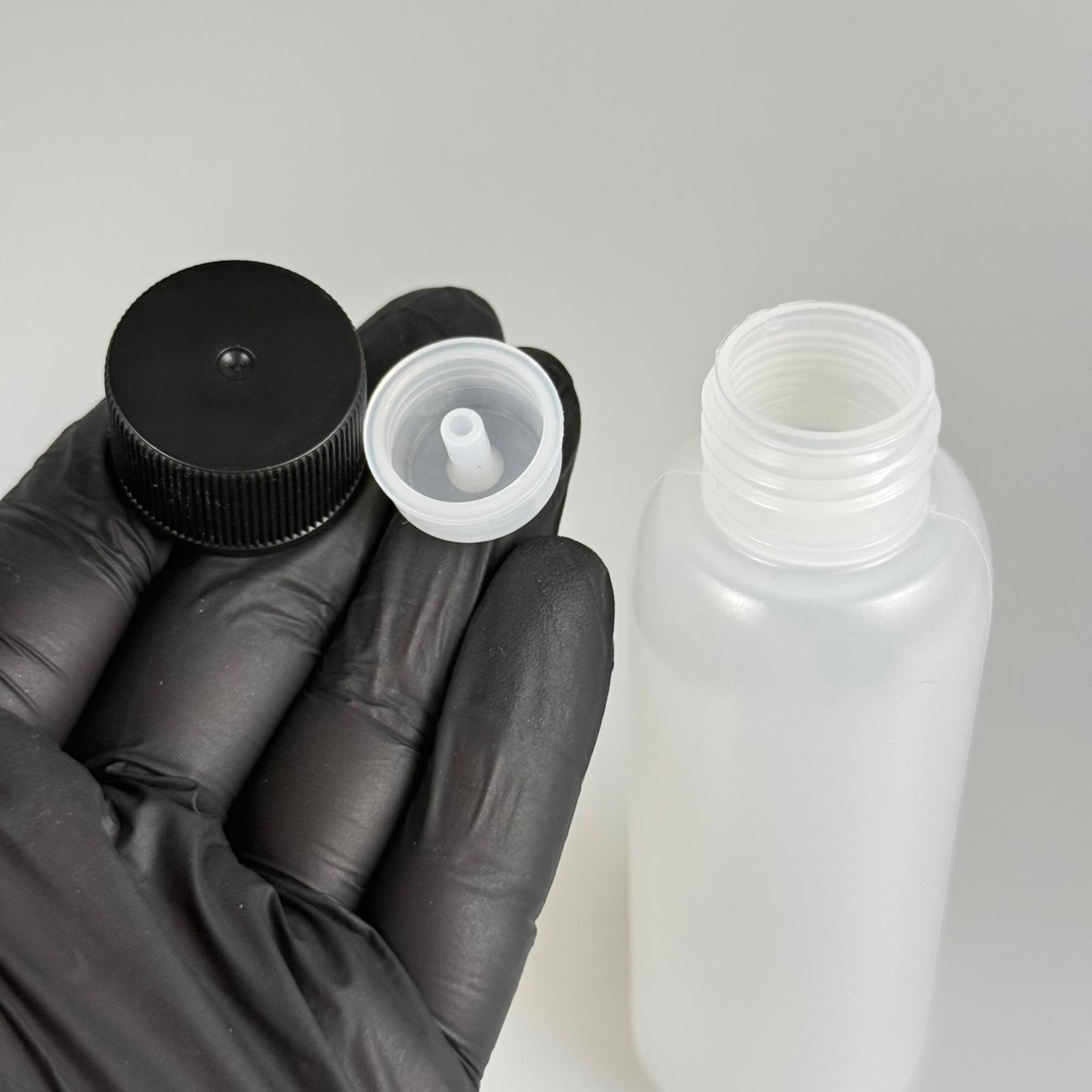 100 ML SIKILABİLİR YUMUŞAK PE POLİETİLEN PLASTİK ŞİŞE - CONTALI SİYAH KAPAKLI ASETON KOLONYA TIPALI - 100 cc sos, yağ, kartuş, mürekkep vb için boş şişeler