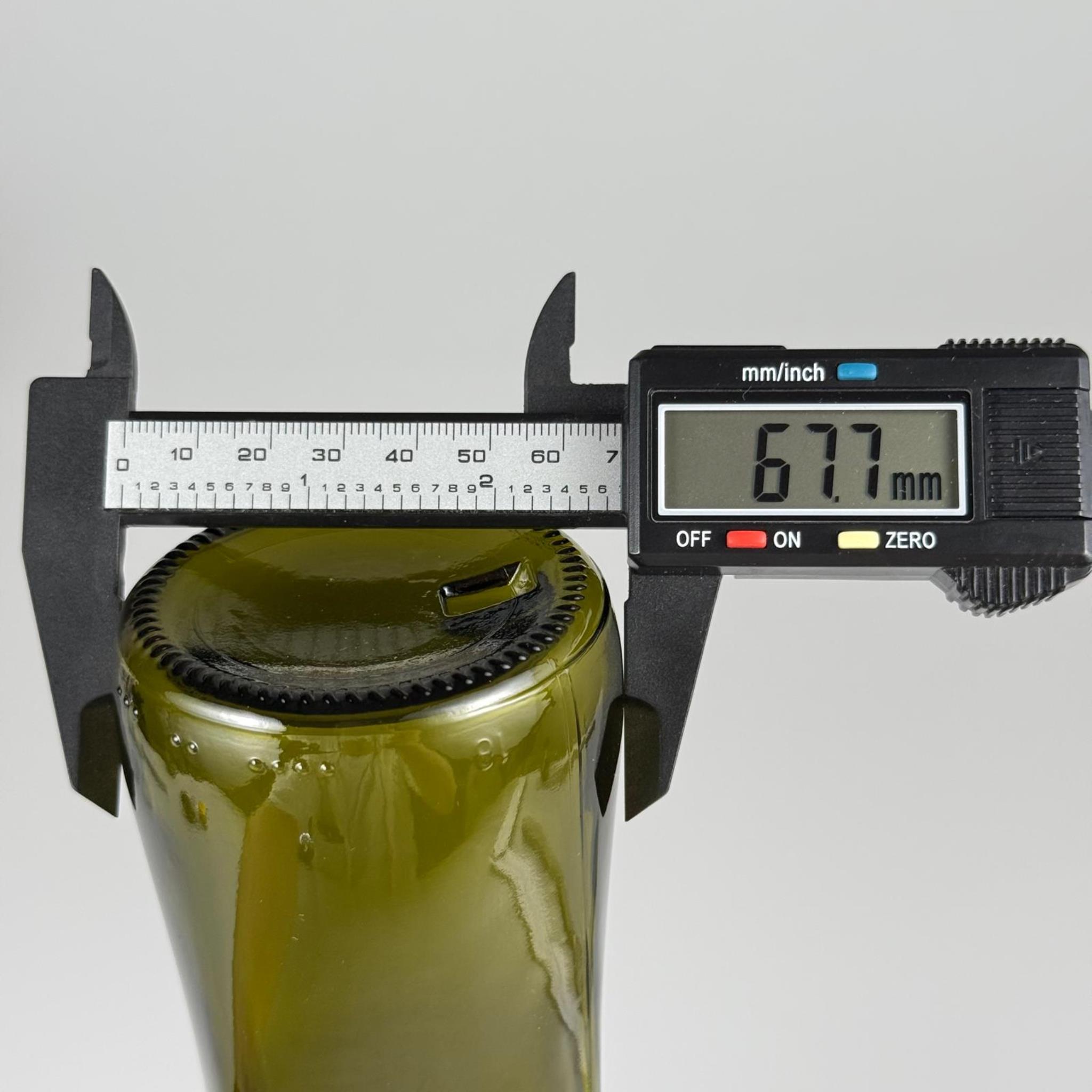 500 CC YEŞİL GEOLİVE CAM ŞİŞE - SİYAH ALÜMİNYUM KAPAKLI - 500 ML OVAL ŞİŞE - GEOLİVE ŞİŞE 500 ML - zeytinyağı için renkli cam şişeleri - Şişecam Stok Kodu: 127050