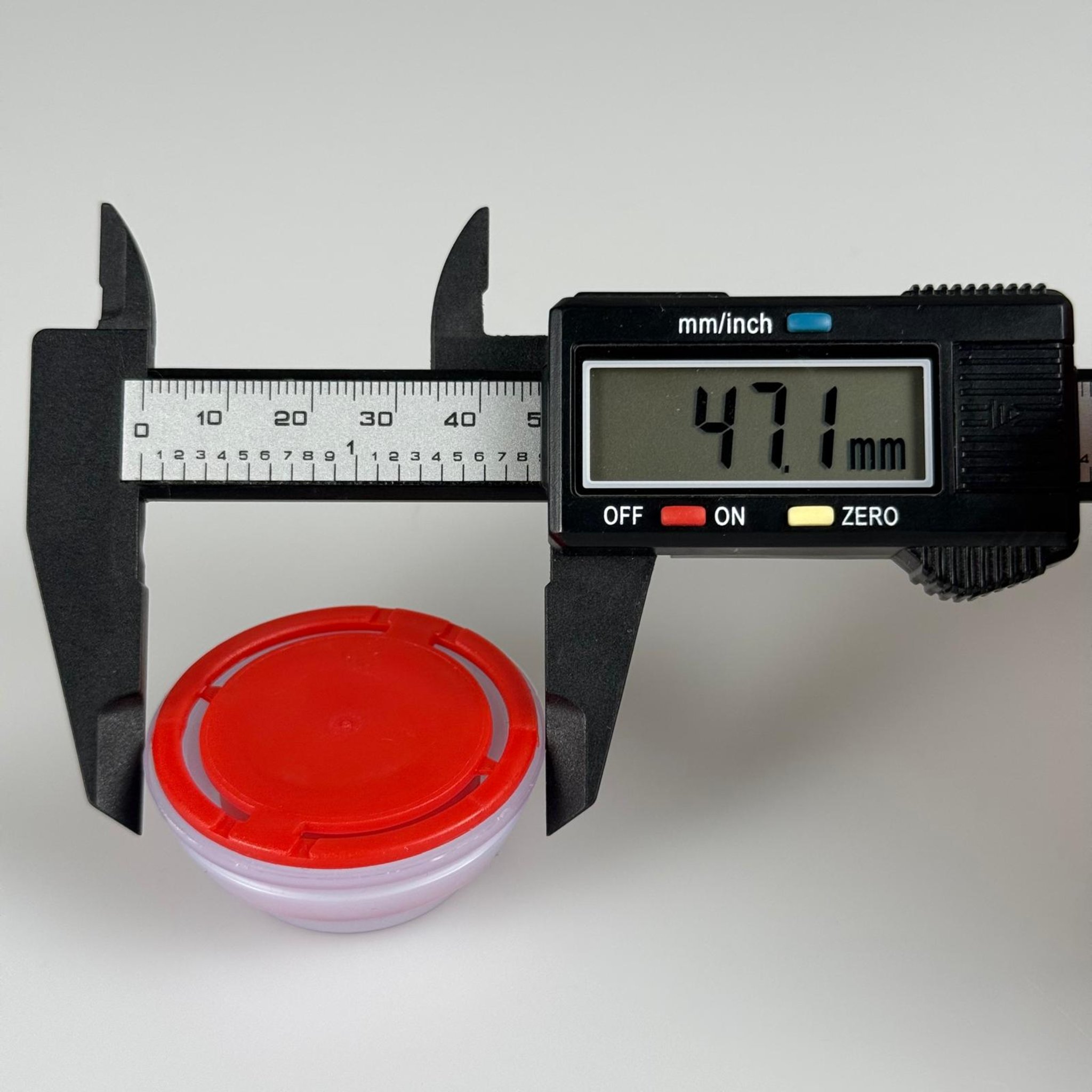 42 MM P2 K CL NATÜREL KIRMIZI BERİCAP  (SOLVENT VE TİNER TENEKESİ İÇİN) - TENEKE İÇİN PLASTİK KAPAK - YEDEK KİMYASAL TENEKE KAPAĞI - Çakma Metal TENEKE Kapağı