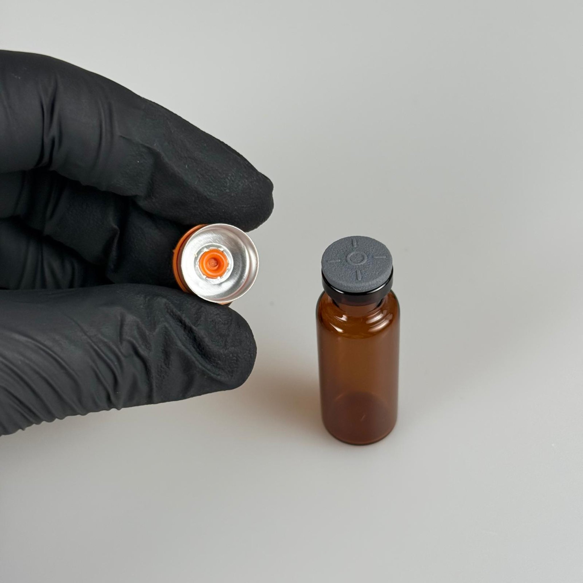 4 ML VİAL FLAKON ŞİŞE- 13 AĞIZ 4 CC AMBER CAM İLAÇ ŞİŞESİ + KAUÇUK BUTİL ENJEKTÖR TIPASI + TURUNCU FLAKON KAPAKLI TAKIM
