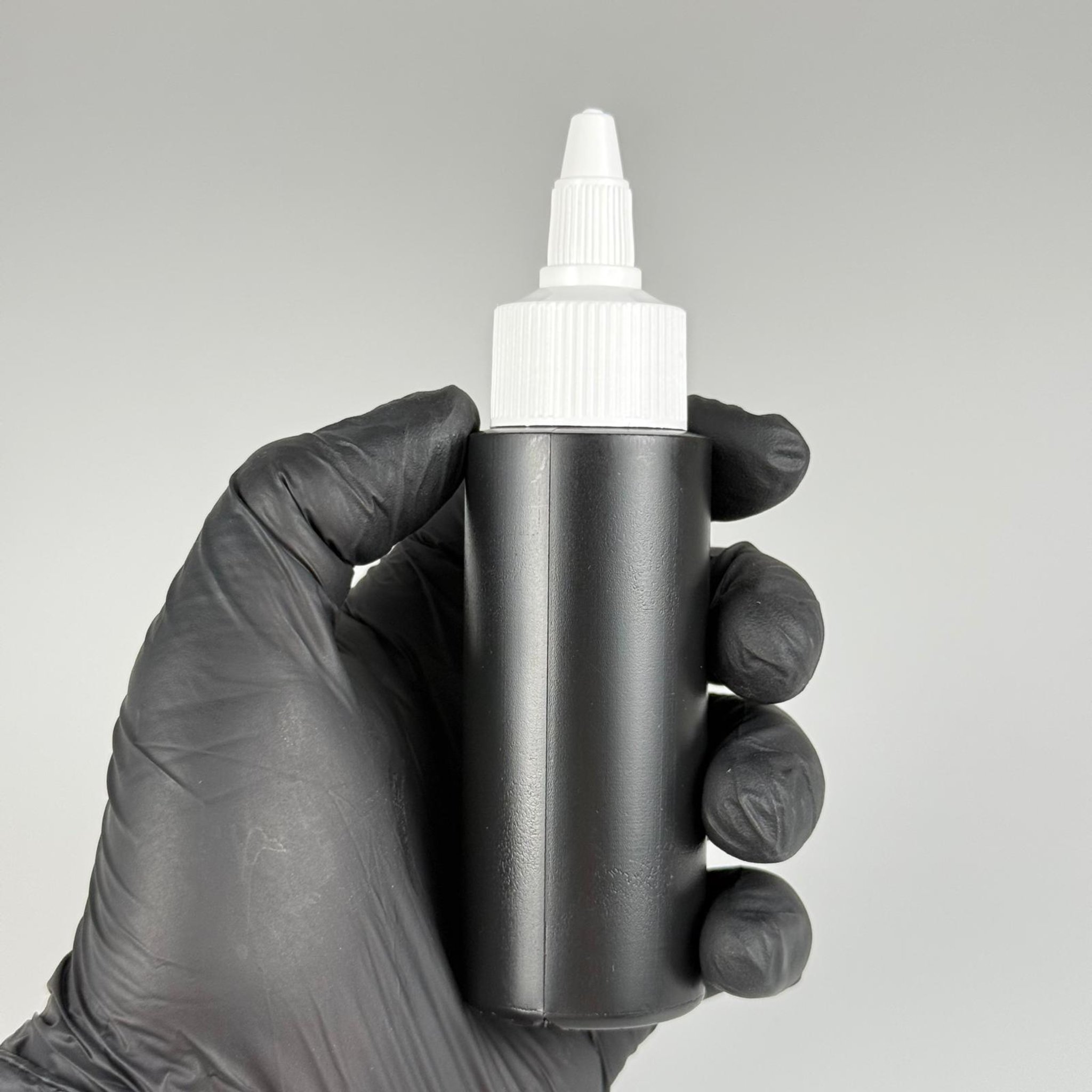YAĞ, SOS, ACI SOS, SİRKE, SRIRACHA, MÜREKKEP, TUTKAL AKITICI VB BOŞ ŞİŞELERİ - BEYAZ SİVRİ TWİST AKITICI KAPAK + 50 ML SİYAH POLİETİLEN PLASTİK ŞİŞE TAKIM