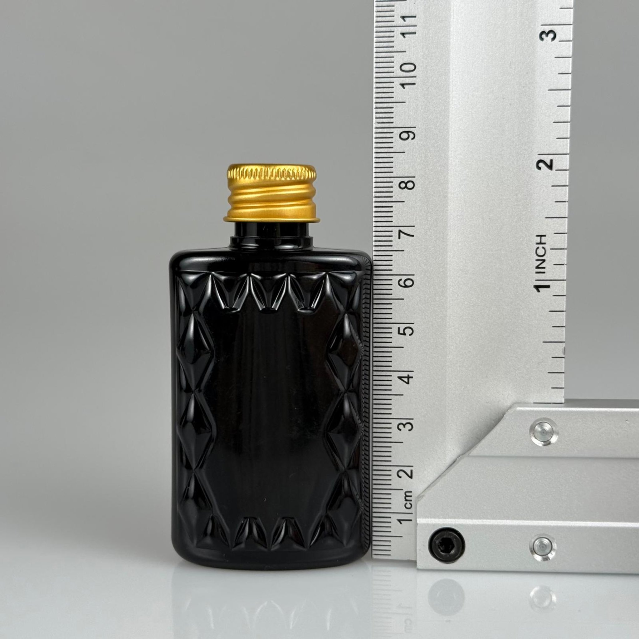 50 CC KÖŞELİ BEYAZ PET ŞİŞE + KÖPÜK CONTALI GOLD ALÜMİNYUM METAL KAPAKLI TAKIM - 50 ML PET ŞİŞE