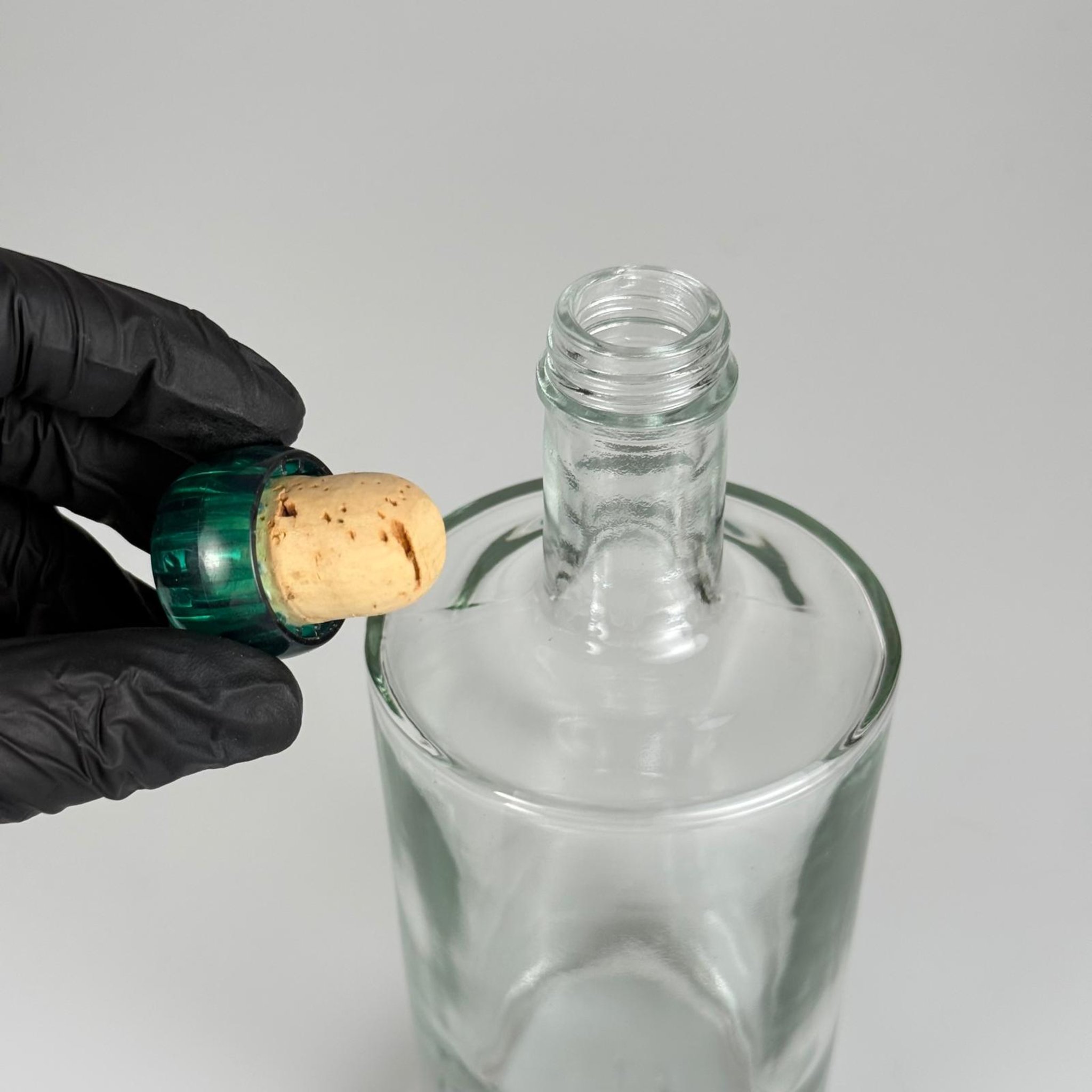 500 CC KALIN DİPLİ LÜKS CAM ŞİŞE - YEŞİL MANTAR TIPALI - 500 ML SİLİNDİR ÖZEL CAM ŞİŞE
