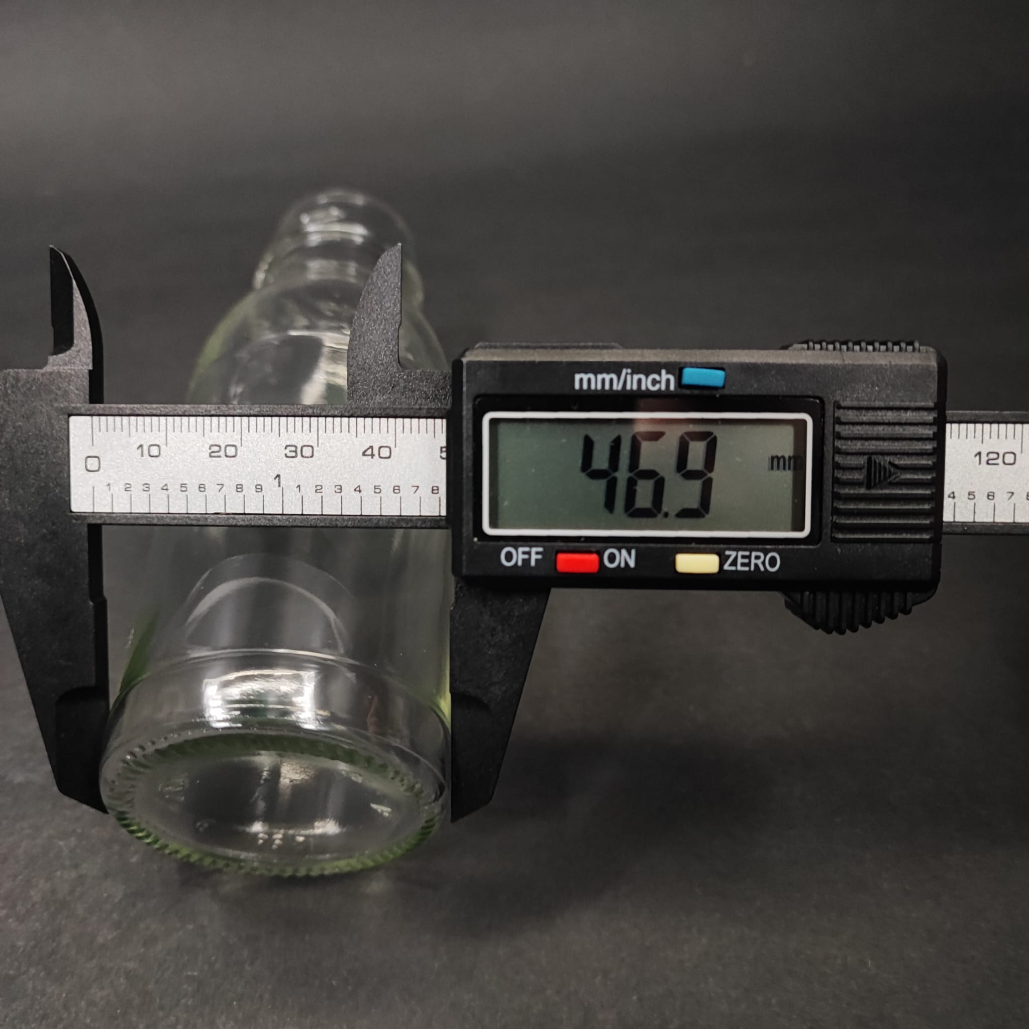 100 CC CAM ŞİŞE ŞİŞE (SİLME 133 CC ÇİZGİYE KADAR 90 CC) - GÜMÜŞ METAL KAPAKLI (SICAK DOLUMA, KONSERVEYE UYGUN) - 100 ML GENİŞ AĞIZLI CAM ŞİŞE