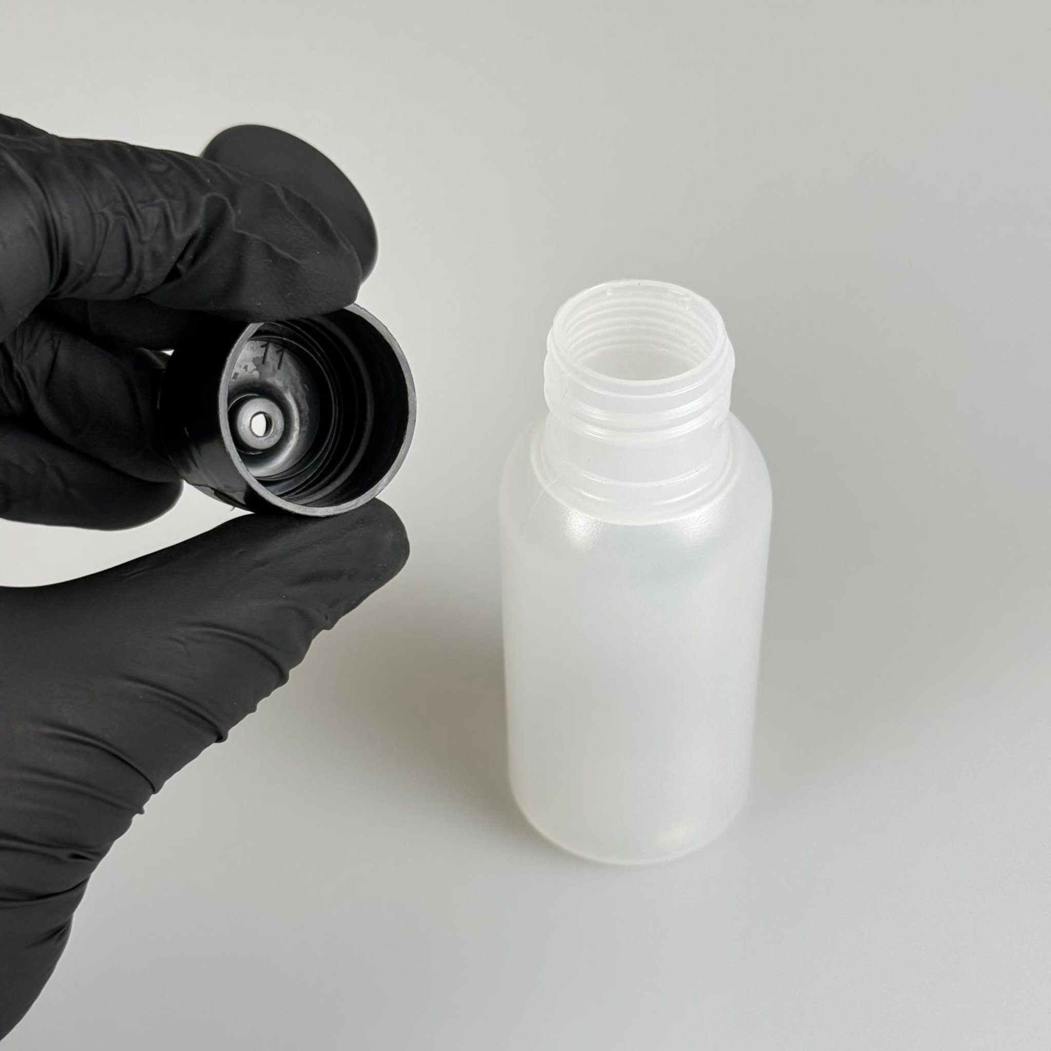 50 ML SIKILABİLİR YUMUŞAK POLİETİLEN PE PLASTİK ŞİŞE - SİYAH FLİPTOP AKITICI ŞAMPUAN KAPAKLI - 50 cc sos, yağ, kartuş, mürekkep vb için boş şişeler