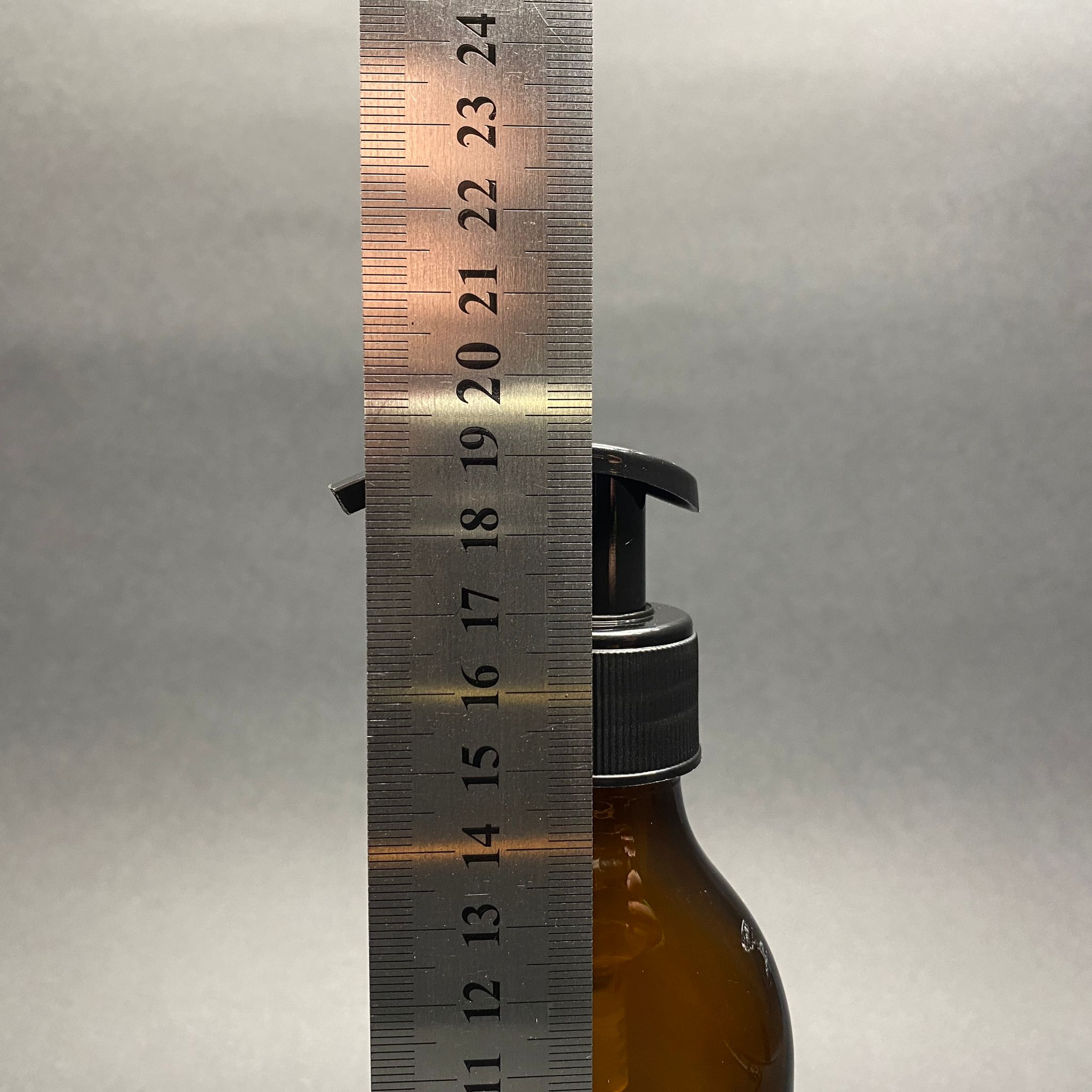 150 CC AMBER CAM YASSI SİYAH POMPALI CAM ŞİŞE (28 AĞIZ) - 150 ML KAHVERENGİ YASSI POMPALI CAM ŞİŞE