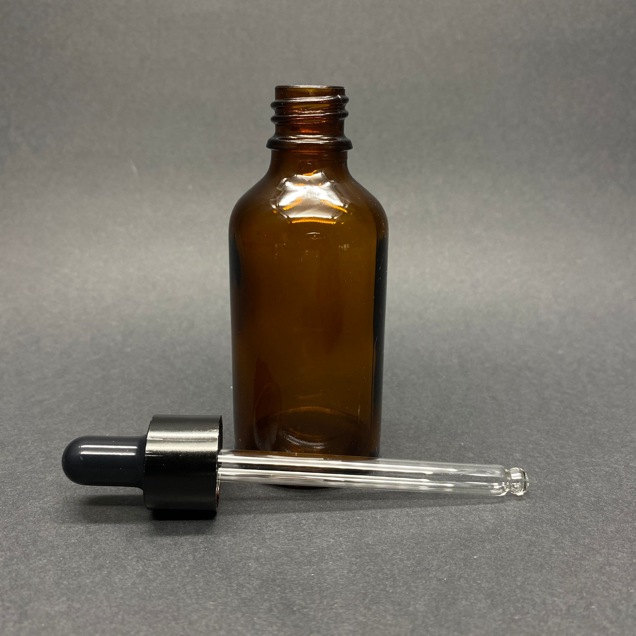 50 CC AMBER CAM DAMLALIKLI ŞİŞE - SİYAH EMZİK - SİYAH METALİK KAPAK - 50 ML KAHVERENGİ CAM DAMLALIKLI ŞİŞE