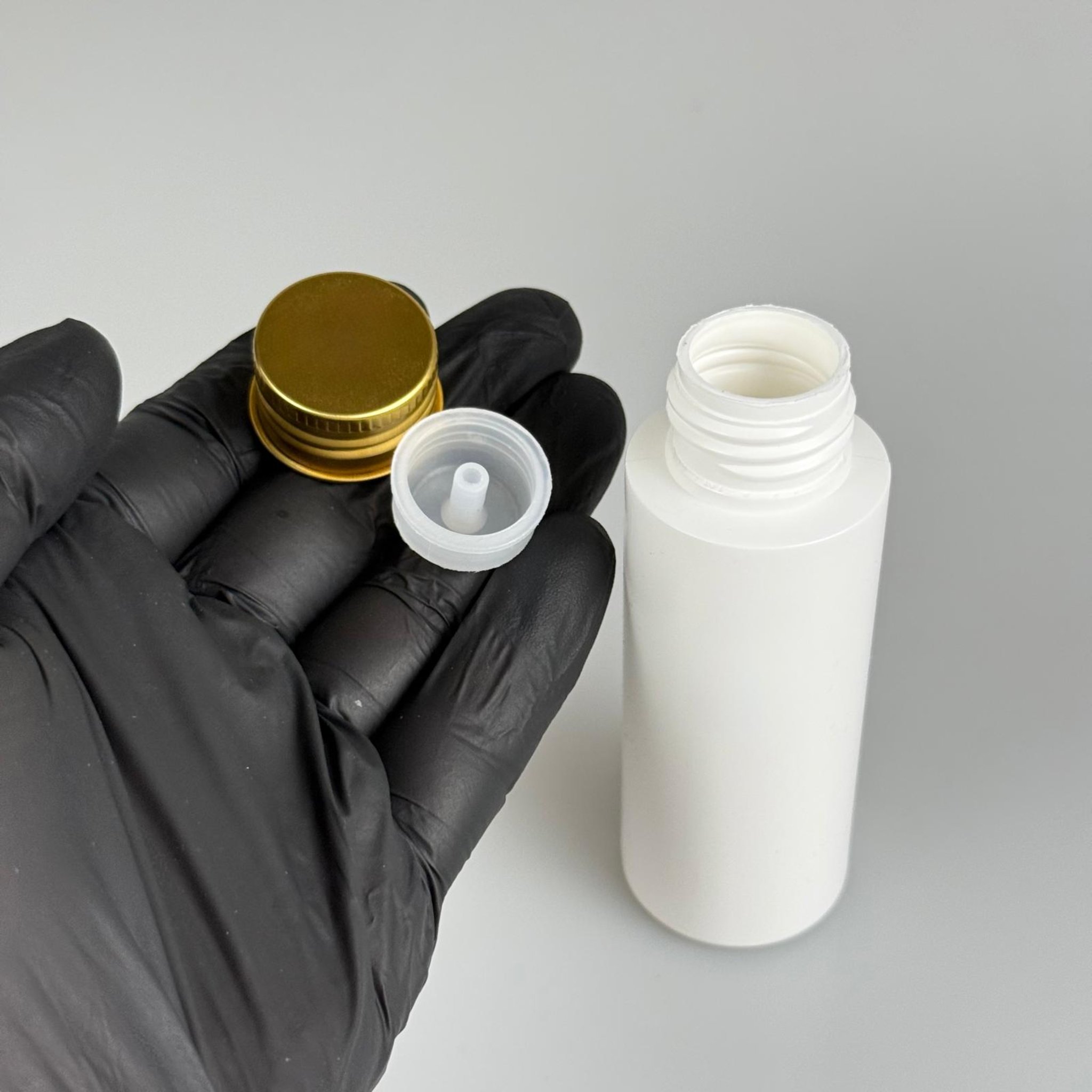 50 CC BEYAZ POLİETİLEN PLASTİK ASETON ŞİŞESİ ( 24 AĞIZ ) + KÖPÜK CONTALI GOLD METAL ALÜMİNYUM KAPAK + KOLONYA TIPALI TAKIM - 50 ML BEYAZ PLASTİK ASETON ŞİŞELERİ