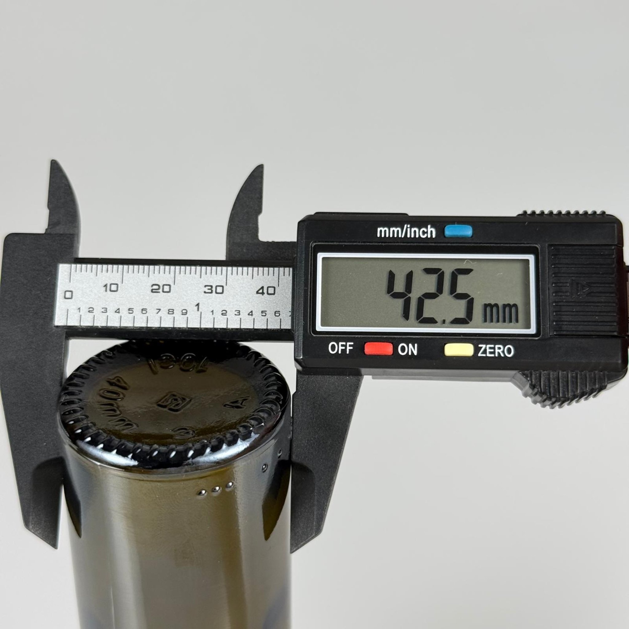 100 CC DORİKA CAM ŞİŞE KOYU YEŞİL (31 MM AĞIZ) - CONTALI SİYAH ALÜMİNYUM METAL KAPAKLI - 100 ML SİLİNDİR DORİCA YAĞ VE SOS ŞİŞELERİ