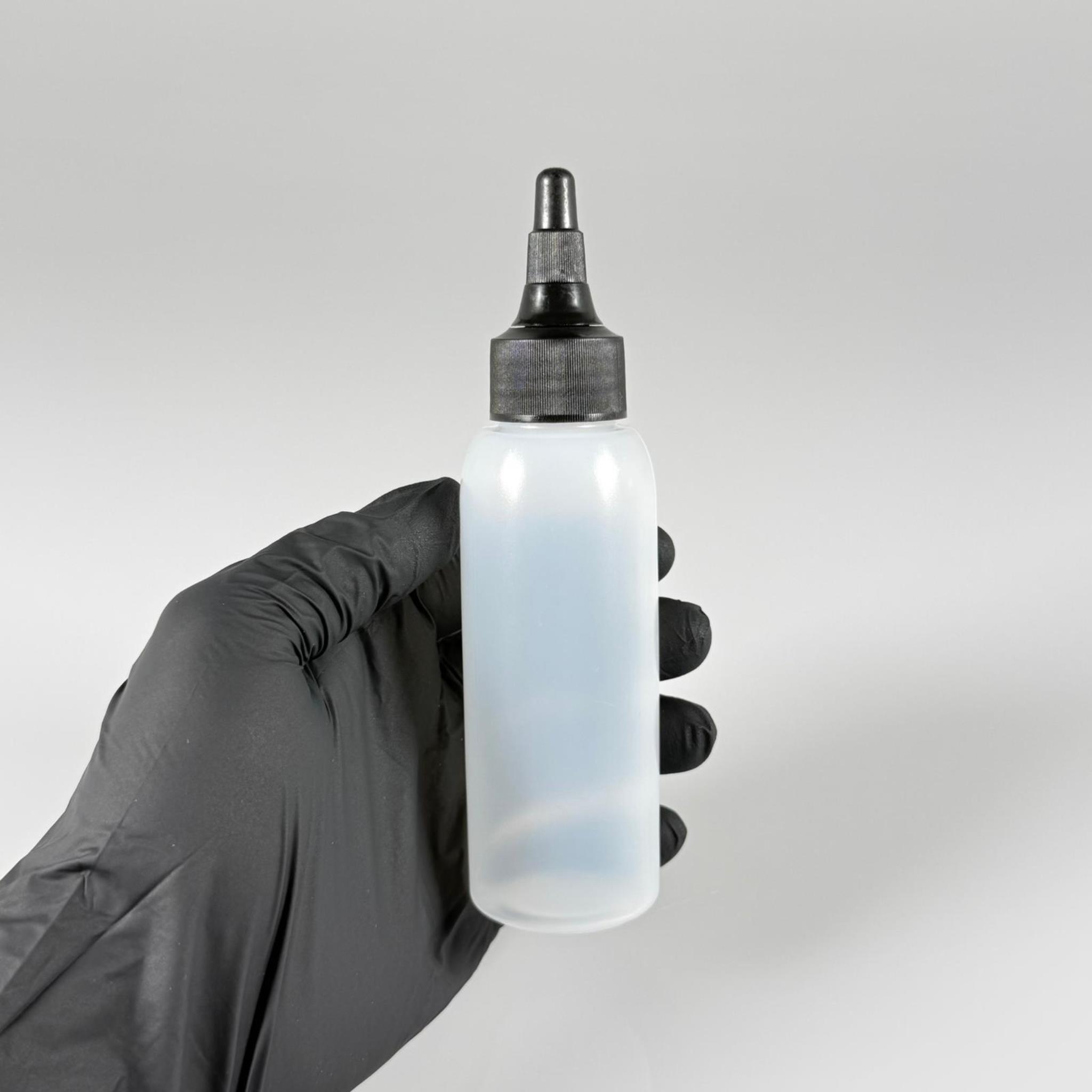 100 ML SIKILABİLİR YUMUŞAK PE POLİETİLEN PLASTİK ŞİŞE - SİYAH ASANSÖR SİVRİ KARTUŞ KAPAKLI - 100 cc sos, yağ, kartuş, mürekkep vb için boş şişeler