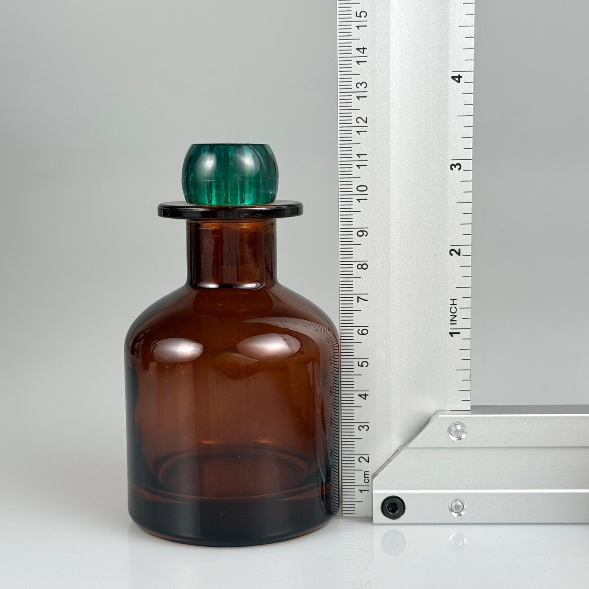150 CC AMBER LÜX SİLİNDİR CAM ŞİŞE + YEŞİL MANTAR TIPA - 150 ML TIPALI CAM ŞİŞE