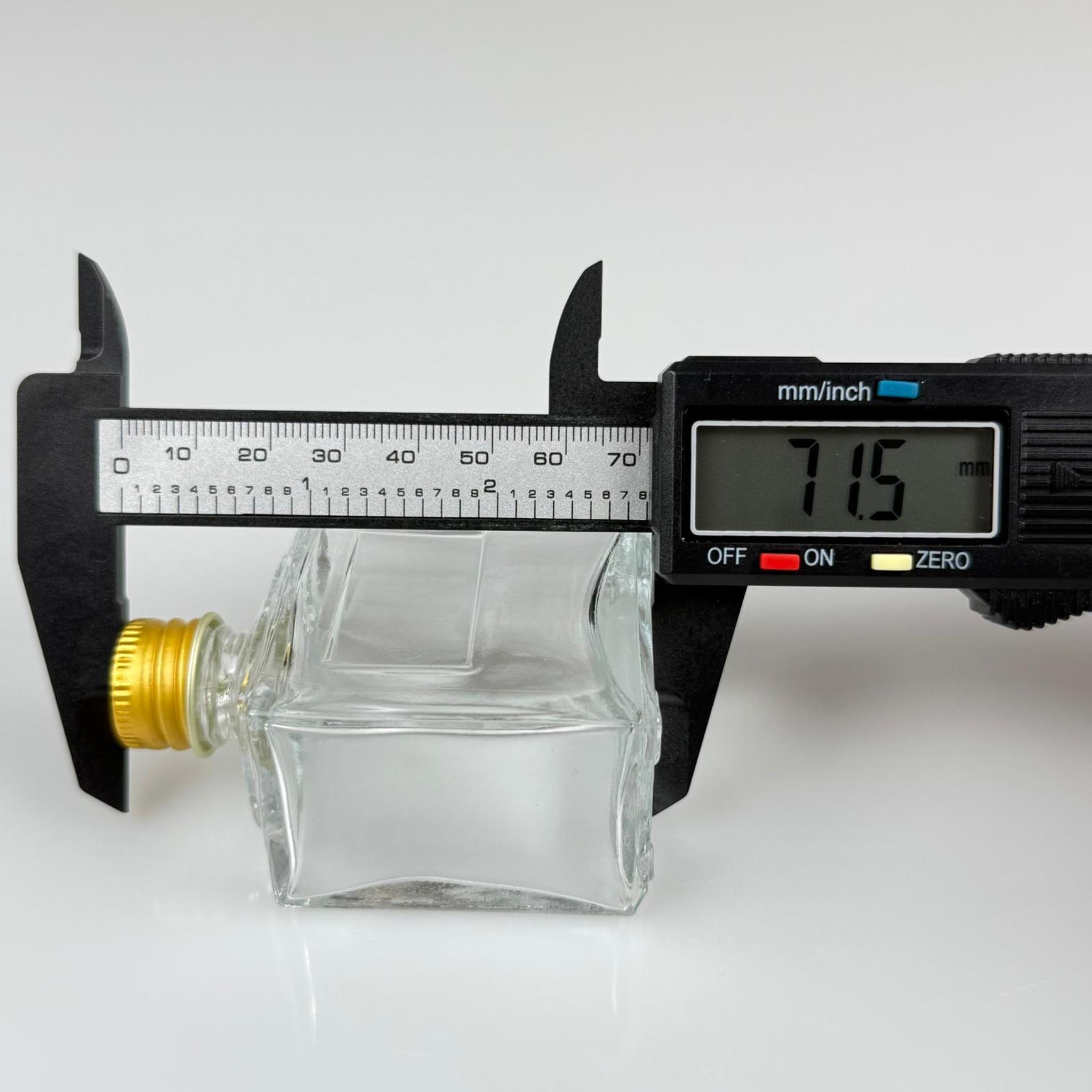 50 CC KÖŞELİ PRİZMA CAM ŞİŞE - GOLD METAL KAPAKLI KOLONYA TIPALI - 50 ML PRESTİJLİ ŞİŞE