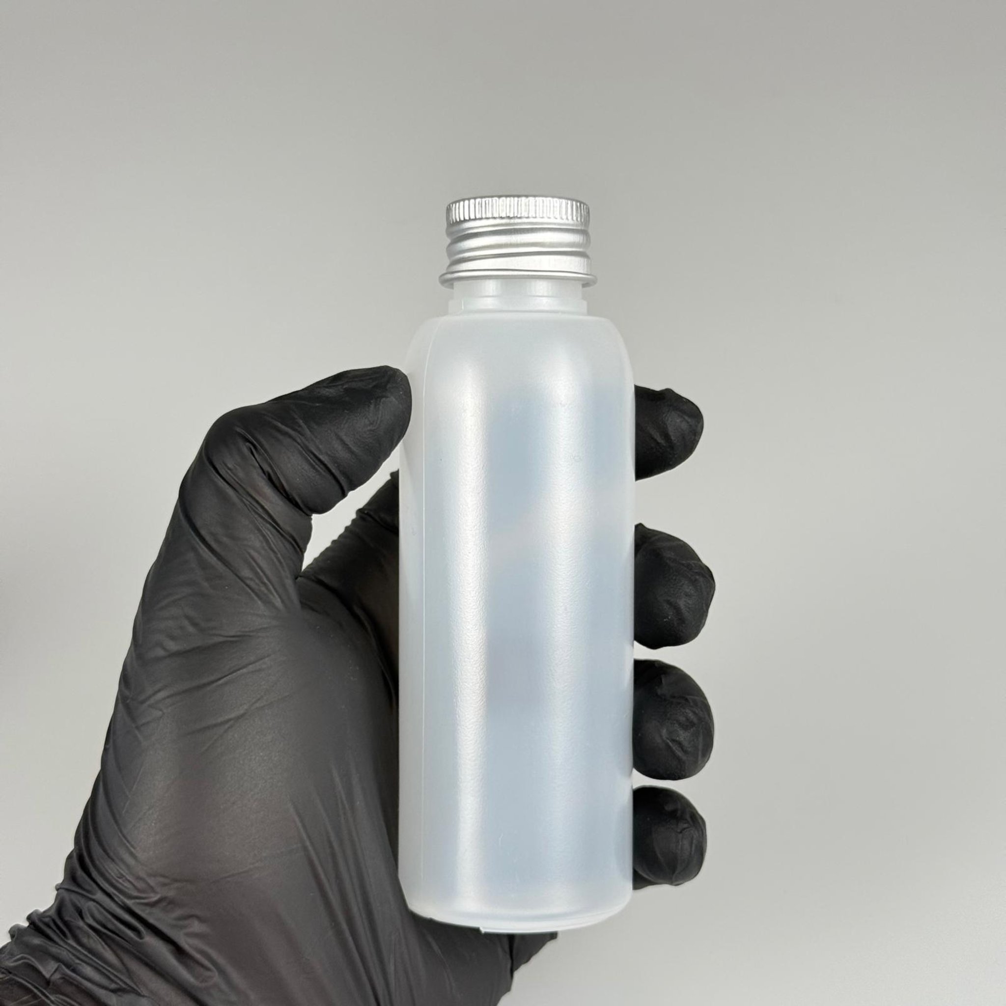 100 ML SIKILABİLİR YUMUŞAK PE POLİETİLEN PLASTİK ASETON ŞİŞESİ ( 24 AĞIZ ) + KÖPÜK CONTALI GÜMÜŞ METAL ALÜMİNYUM KAPAKLI + KOLONYA TIPALI TAKIM - 100 cc sos, yağ, kartuş, mürekkep vb için boş şişeler