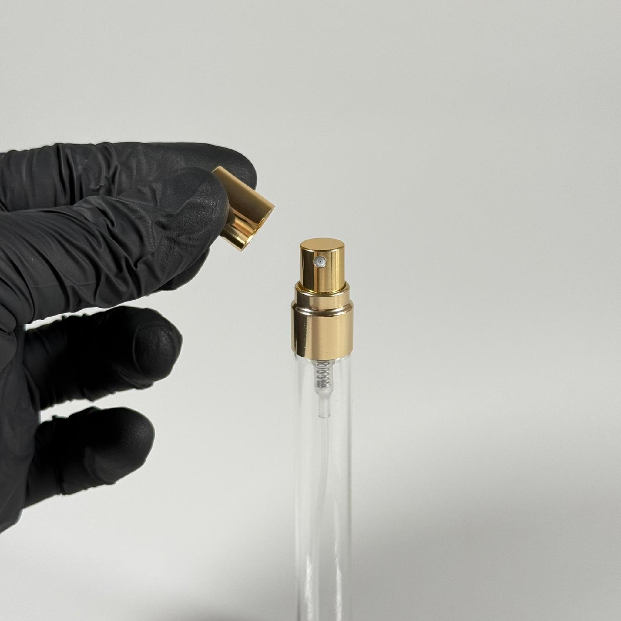 10 CC TESTER PARFÜM ŞİŞESİ - CAM KALEM PARFÜM ŞİŞESİ GOLD METAL SPREYLİ KAPAKLI TAKIM - 10 ML CAM TÜP PARFÜM ŞİŞESİ - VİDALI SPREY VALF TEKRAR DOLDURULABİLİR - HEDİYELİK CAM KOLONYA ŞİŞESİ - DÜĞÜN, NİŞAN, SÖZ, KINA, CENAZE, PROMOSYON İÇİN HEDİYELİK KOLONYA ŞİŞELERİ