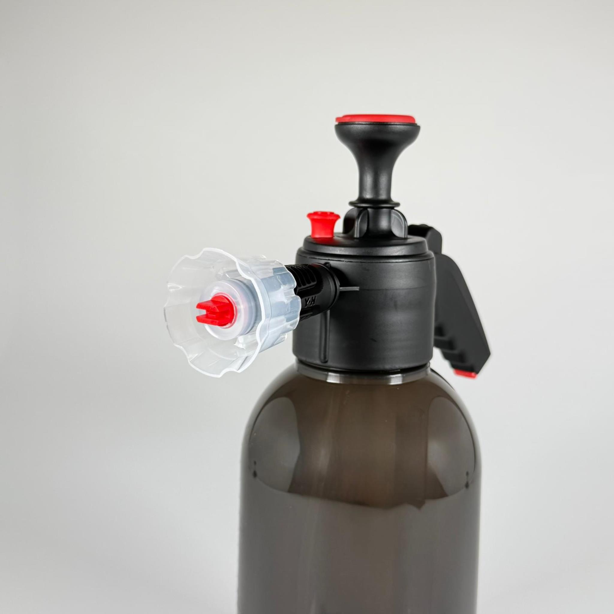 BASINÇLI İLAÇLAMA POMPASI + 2 LT SİYAH YARI SAYDAM ŞİŞE TAKIM - BİTKİ FISFISI , OTO TEMİZLİK , OTO YIKAMA, KÖPÜK YAPICI, SULAMA VB İÇİN İÇİN AYARLANABİLİR PÜSKÜRTÜCÜ SPREY