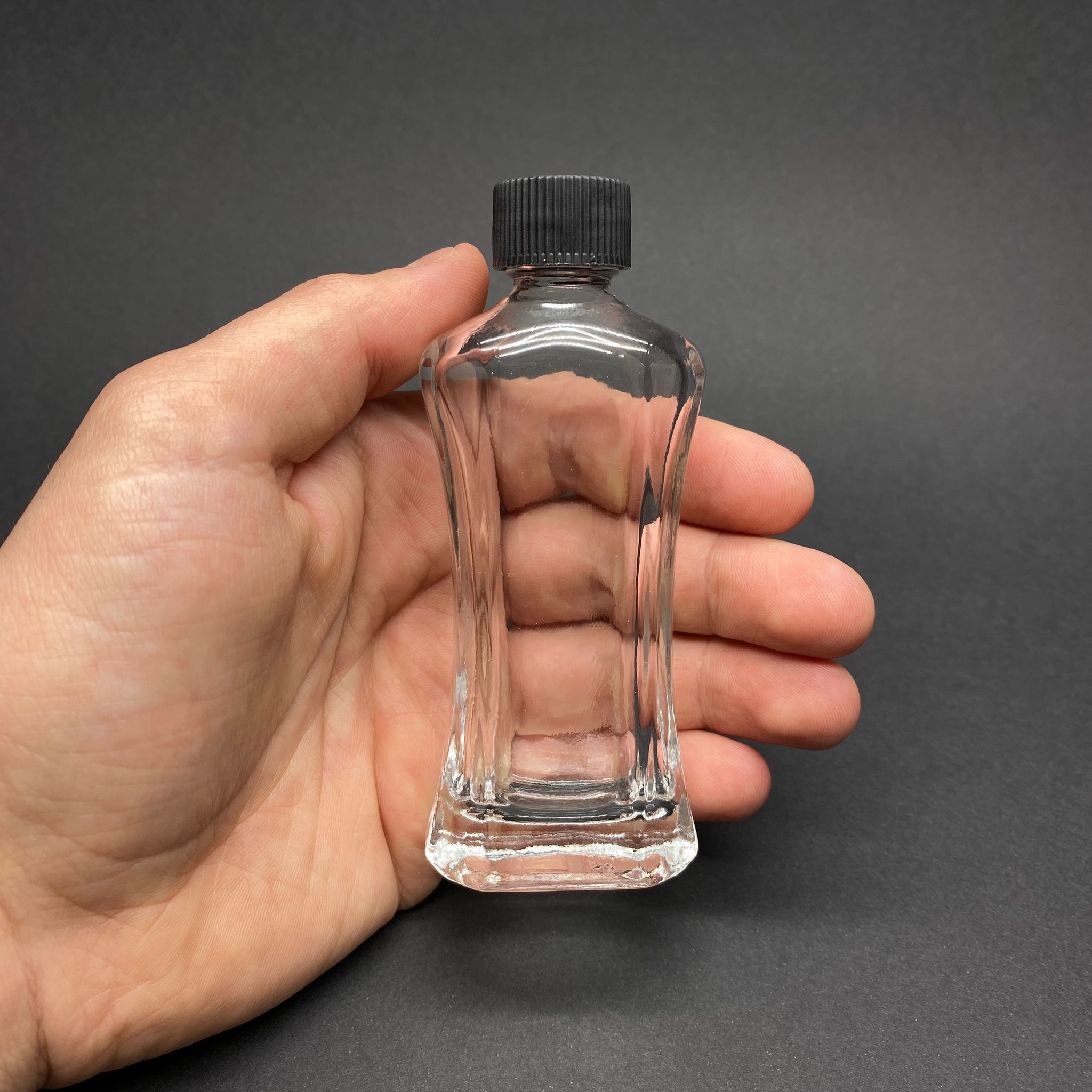 50 CC MİLANO MODEL CAM ŞİŞE - SİYAH KAPAKLI - 50 ML LÜKS CAM ŞİŞE (CAMIN KALINLIĞI İLE İLGİLİ +/- 5 ML TOLERANS OLABİLİR)