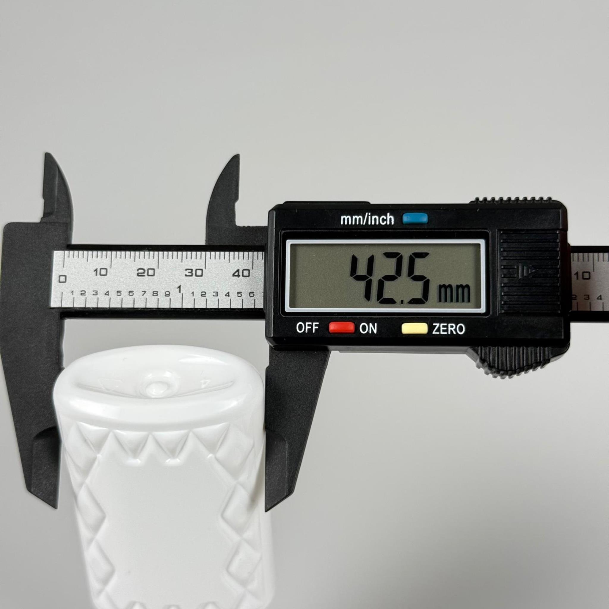 50 CC BEYAZ PET KÖŞELİ PARFÜM ŞİŞESİ  - SİYAH SPREYLİ - KIRMIZI KORUMA KAPAKLI - 50 ML PLASTİK PARFÜM - KOLONYA ŞİŞESİ