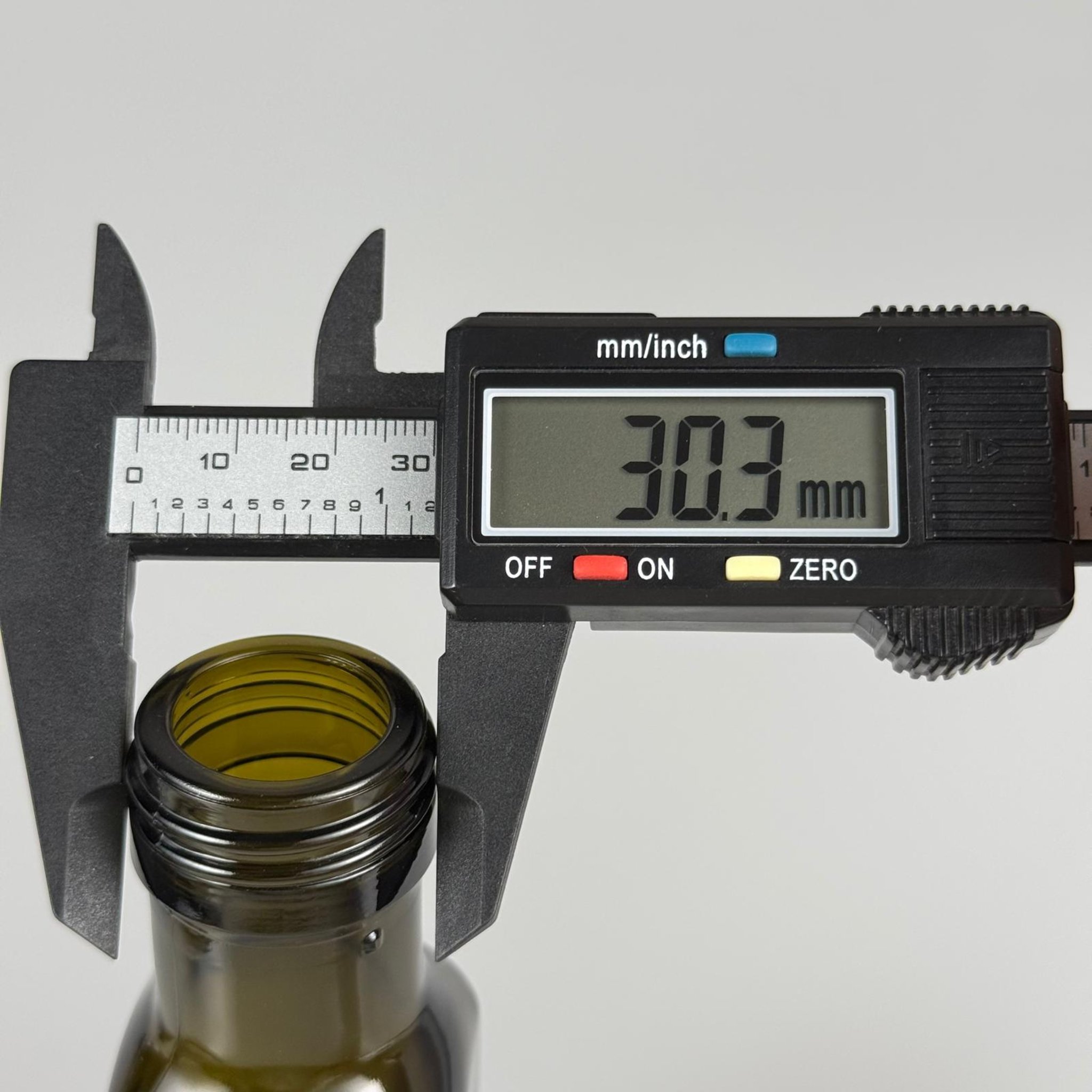 100 CC MARASKA CAM ŞİŞE KOYU YEŞİL (31 MM AĞIZ) KAPAKSIZ  - 100 ML KÖŞELİ KARE MARASCA YAĞ VE SOS ŞİŞELERİ