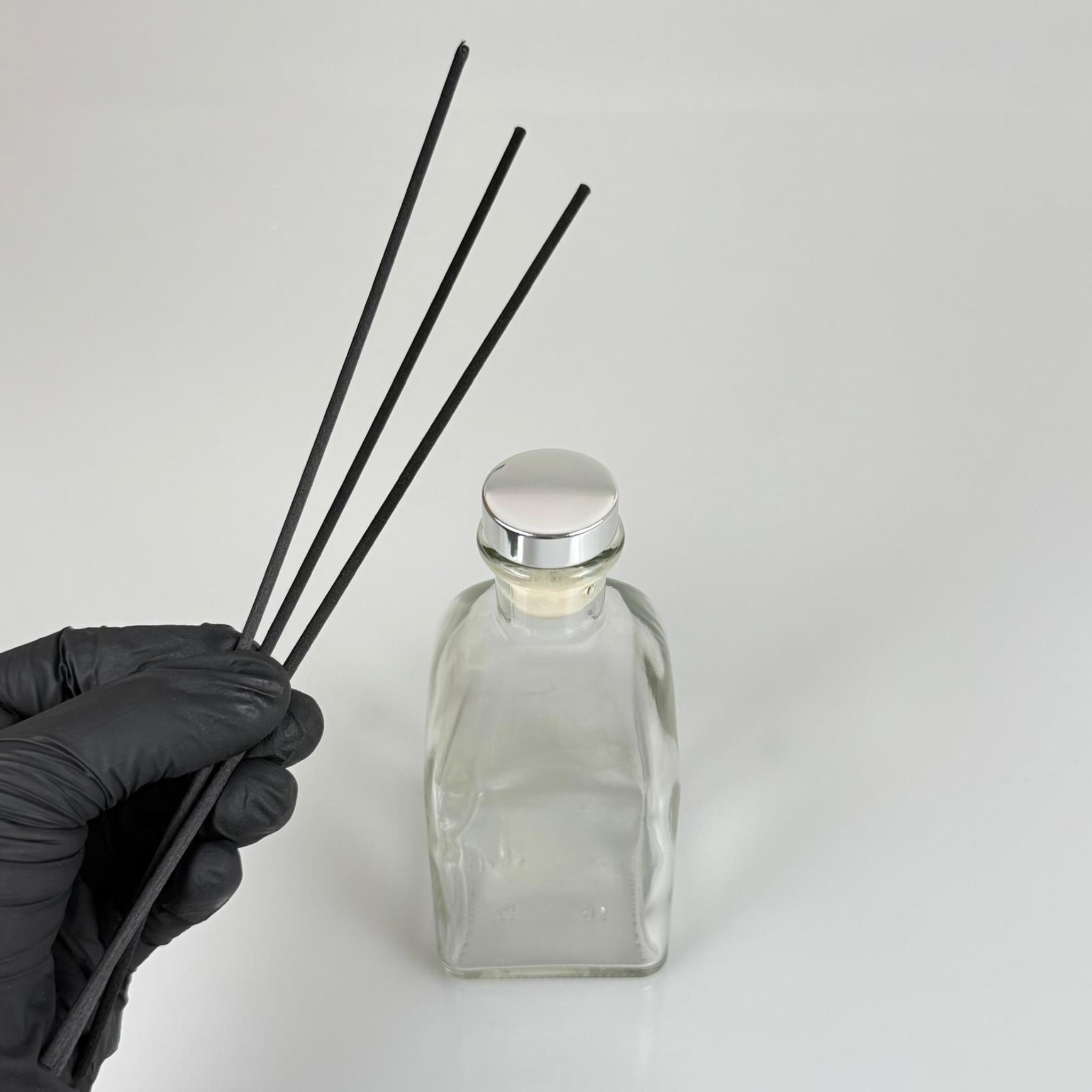 250 CC KARE FRASK MODEL CAM BAMBU ODA KOKUSU ŞİŞESİ - 250 ML ÇUBUKLU KÖŞELİ BAMBU ODA KOKUSU ŞİŞESİ - DİFÜZÖR ŞİŞE- CAM ŞİŞE + GÜMÜŞ TIPA + 3 ADET FİBER SİYAH BAMBU ÇUBUK
