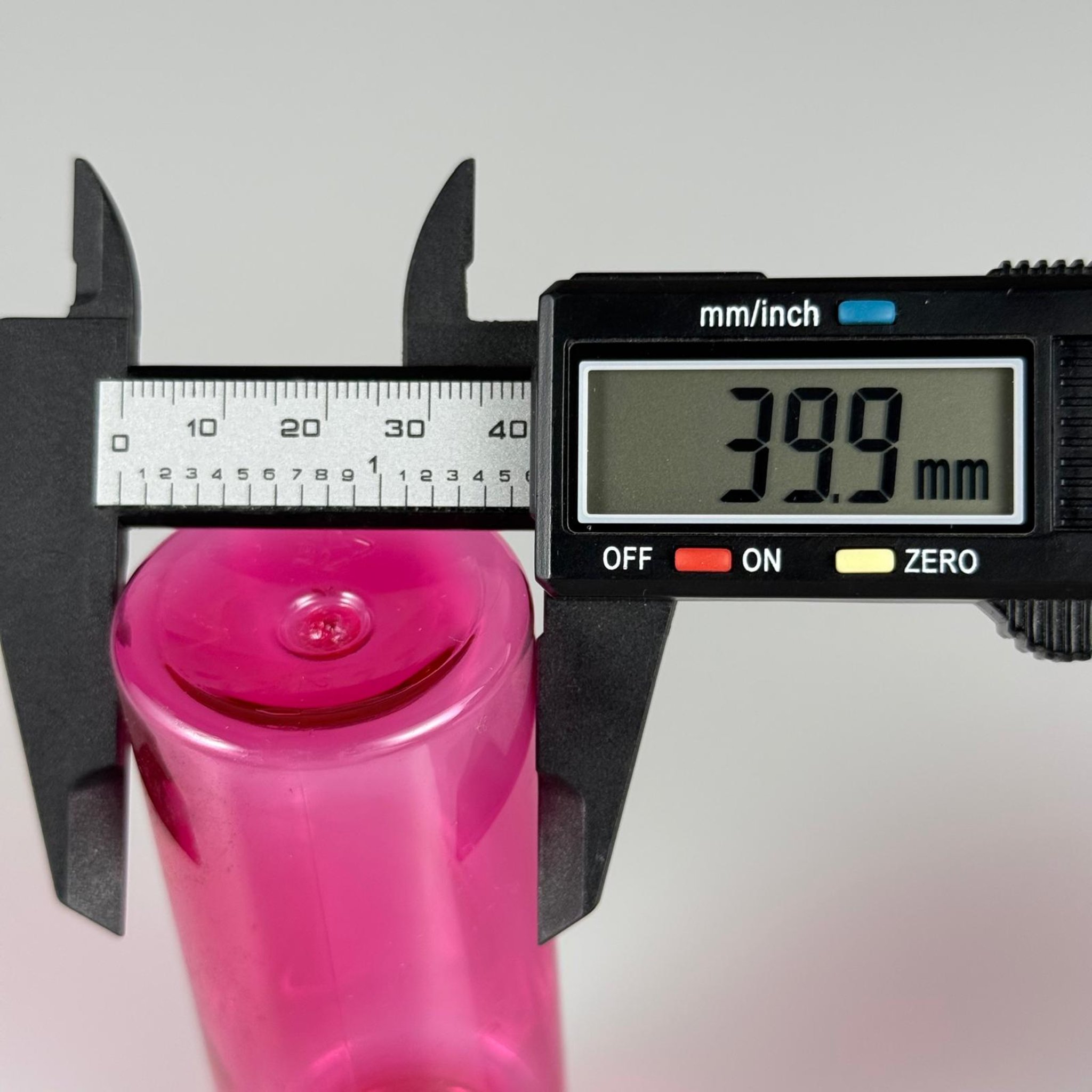 100 CC SİLİNDİR KESKİN KÜT MODEL SERT (17 GR) PET ŞİŞE - KAPAKSIZ - AĞIZ ÇAPI 24 MM - PEMBE