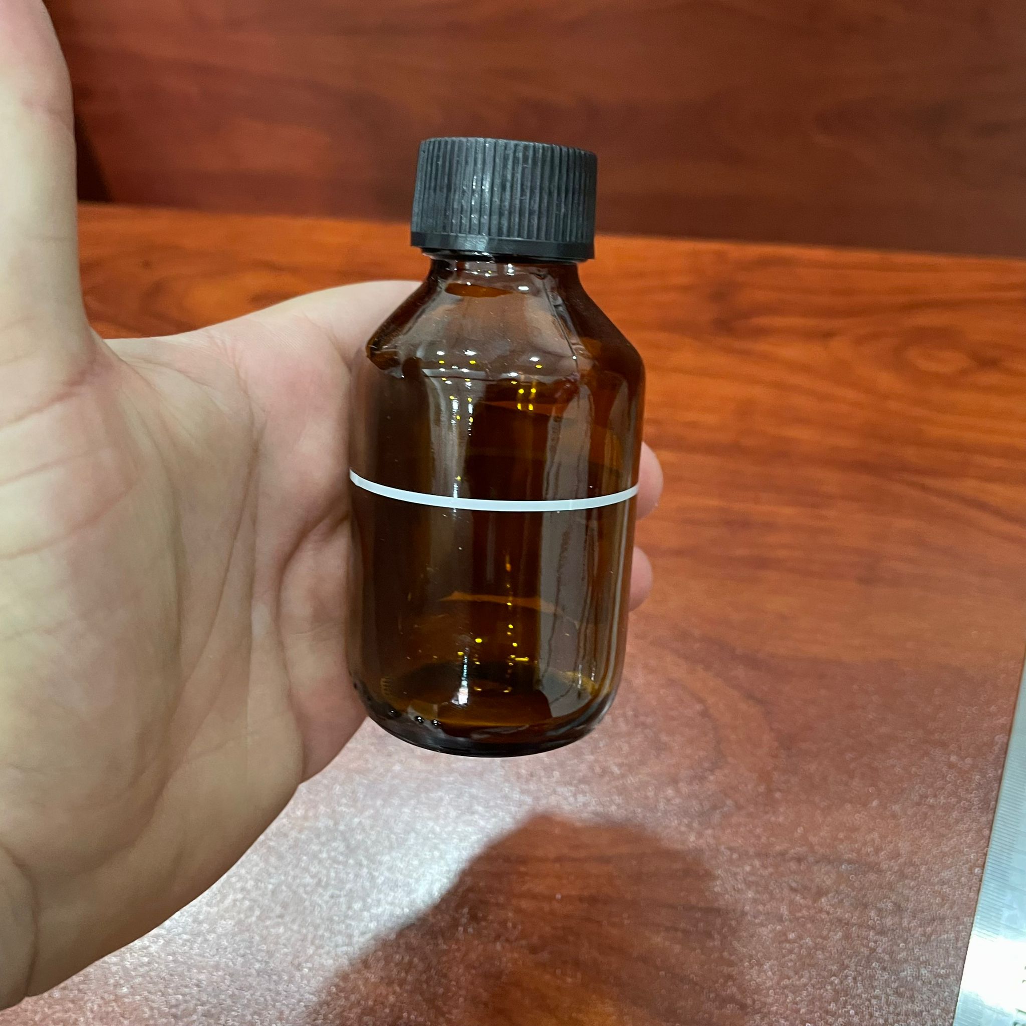 100 CC AMBER CAM ŞİŞE TOMBUL ÇİZGİLİ -SİYAH PLASTİK KAPAKLI - 100 ML CAM ŞİŞE - KAHVERENGİ ECZA ŞİŞESİ