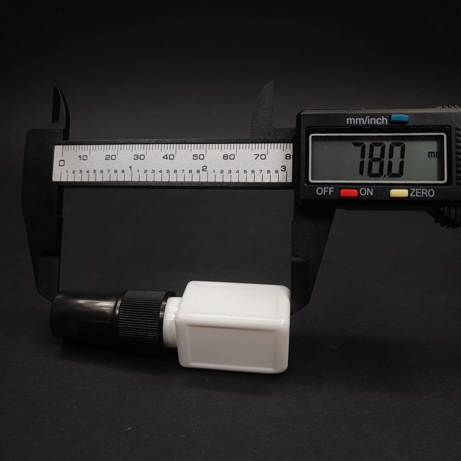 10 CC BEYAZ KARE PET ŞİŞE - SİYAH SPREYLİ TESTER 10 ML PLASTİK ŞİŞE