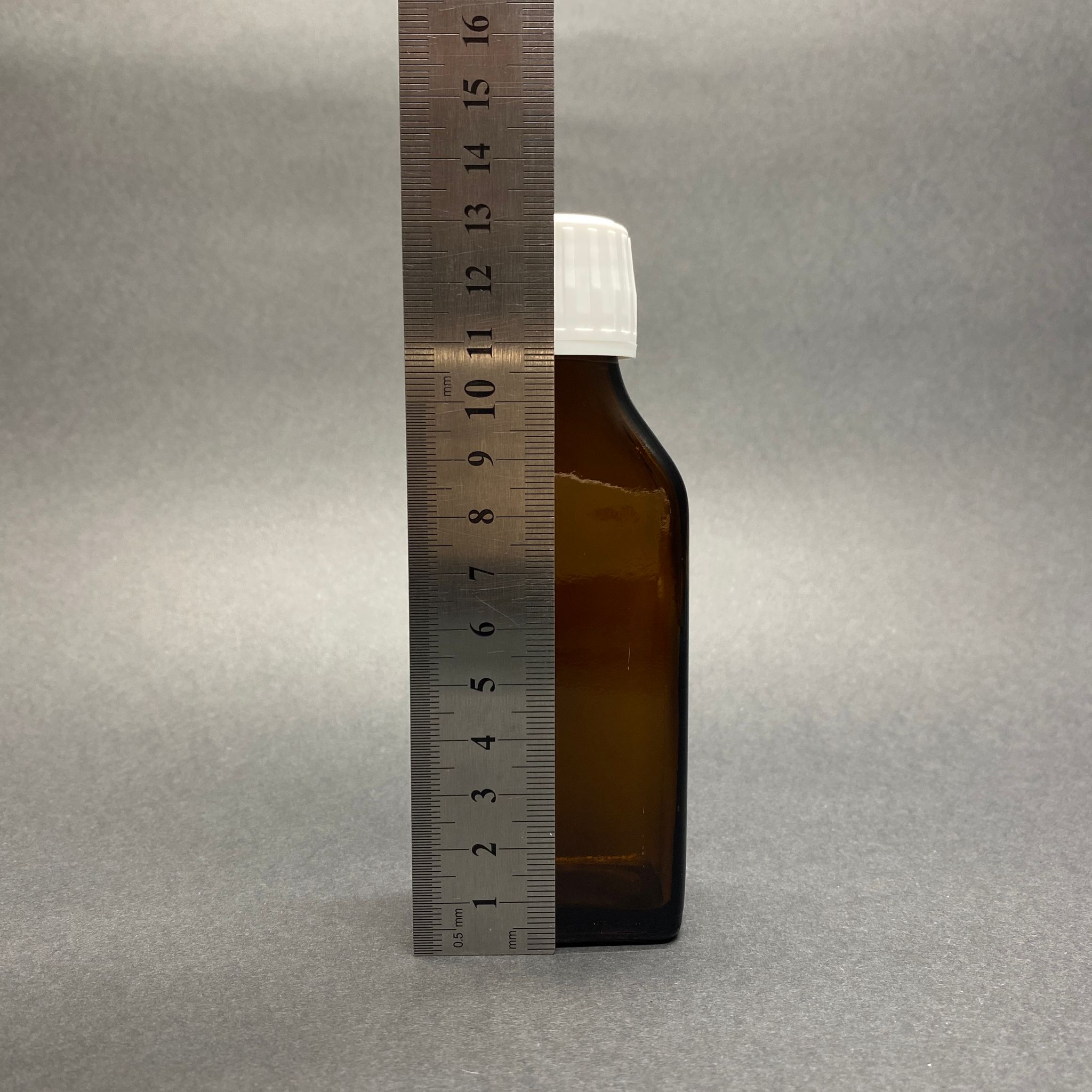 100 CC AMBER YASSI CAM ŞİŞE KAPAKSIZ (28 AĞIZ) BEYAZ KLİLİTLİ KAPAKLI - 100 ML YASSI AMBER CAM ŞİŞE