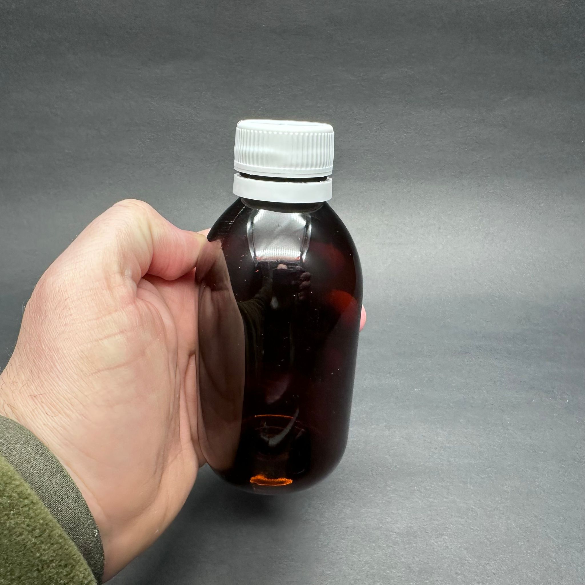 200 CC AMBER PET ECZA ŞİŞESİ - BEYAZ KİLİTLİ CONTALI KAPAKLI - 200 ML KAHVERENGİ PLASTİK ŞURUP ŞİŞESİ (21 GR)
