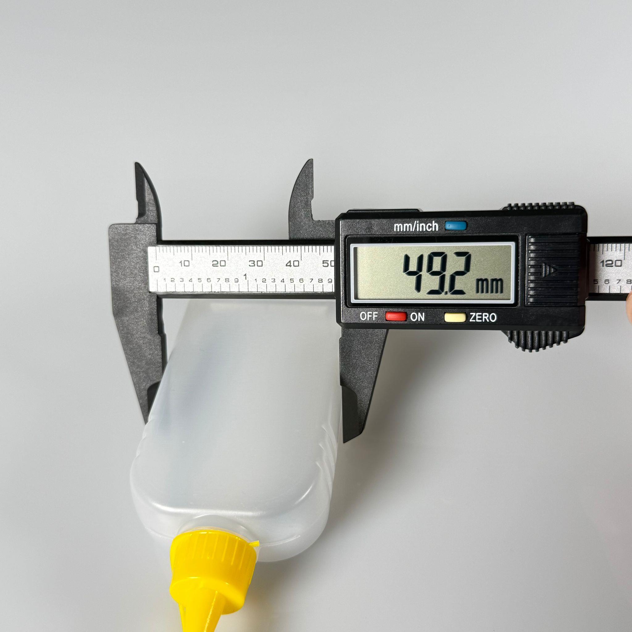 65 CC CEP BOY SIKILABİLİR YAĞDANLIK SARI AKITICI KAPAKLI - SARI KÖR TIPALI - 65 ML NATÜREK SIKILABİLİR YASSI PLASTİK BOŞ MAKİNE YAĞI ŞİŞESİ