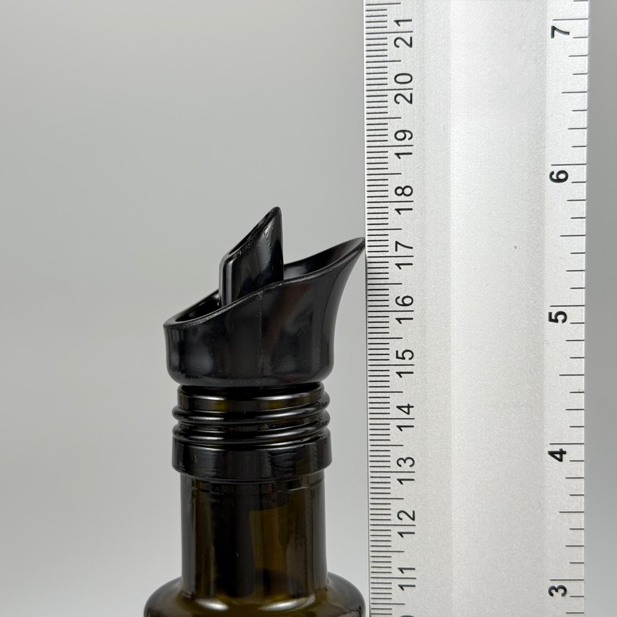 100 CC DORİKA CAM ŞİŞE KOYU YEŞİL (31 MM AĞIZ) - AKITICI SİYAH YAĞDANLIK TIPALI - 100 ML SİLİNDİR DORİCA YAĞ VE SOS ŞİŞELERİ