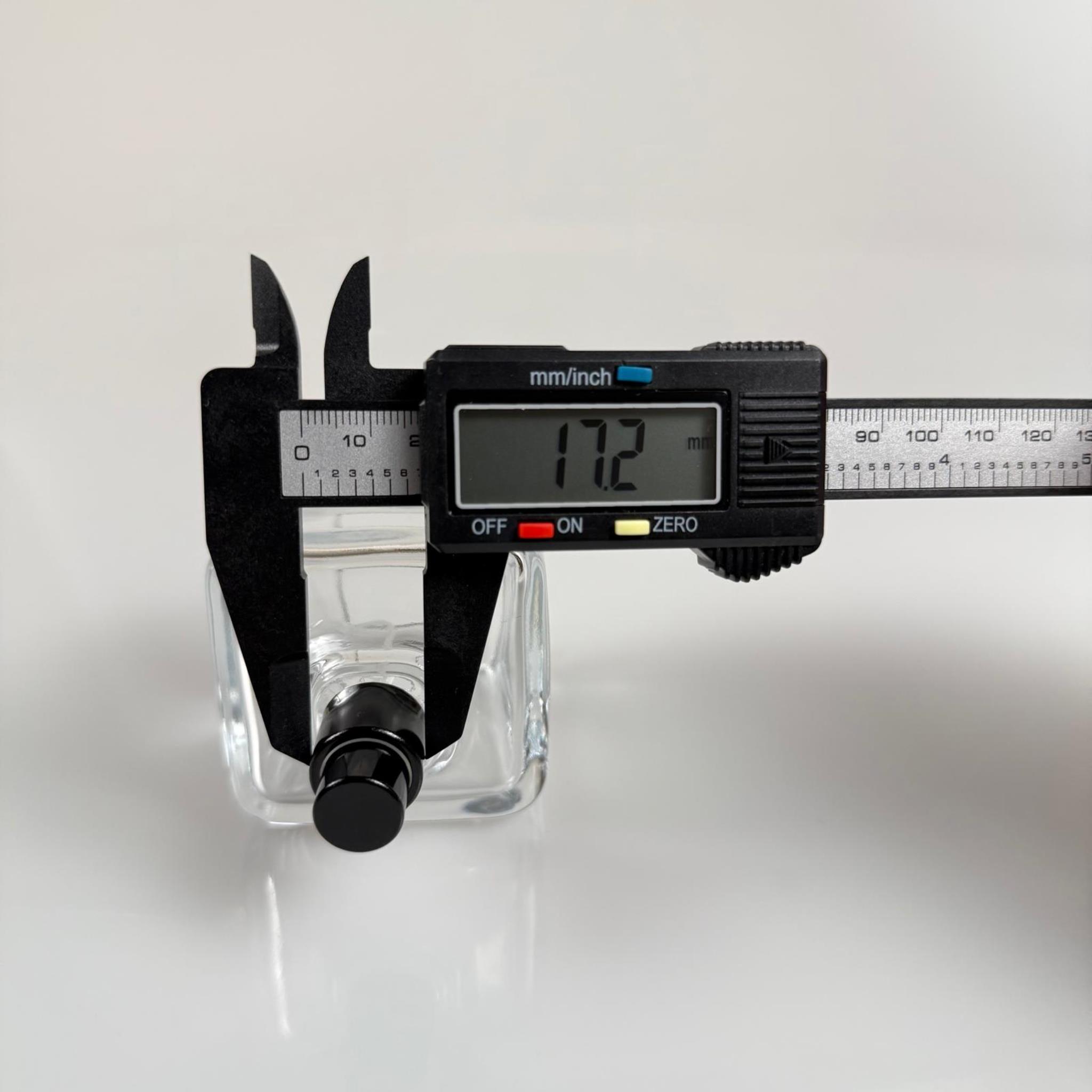 100 ML KARE MODEL LURA PARFÜM ŞİŞESİ - SİYAH METAL SPREYLİ (AĞIZ 15 MM GEÇME KOLAY KAPAMA)