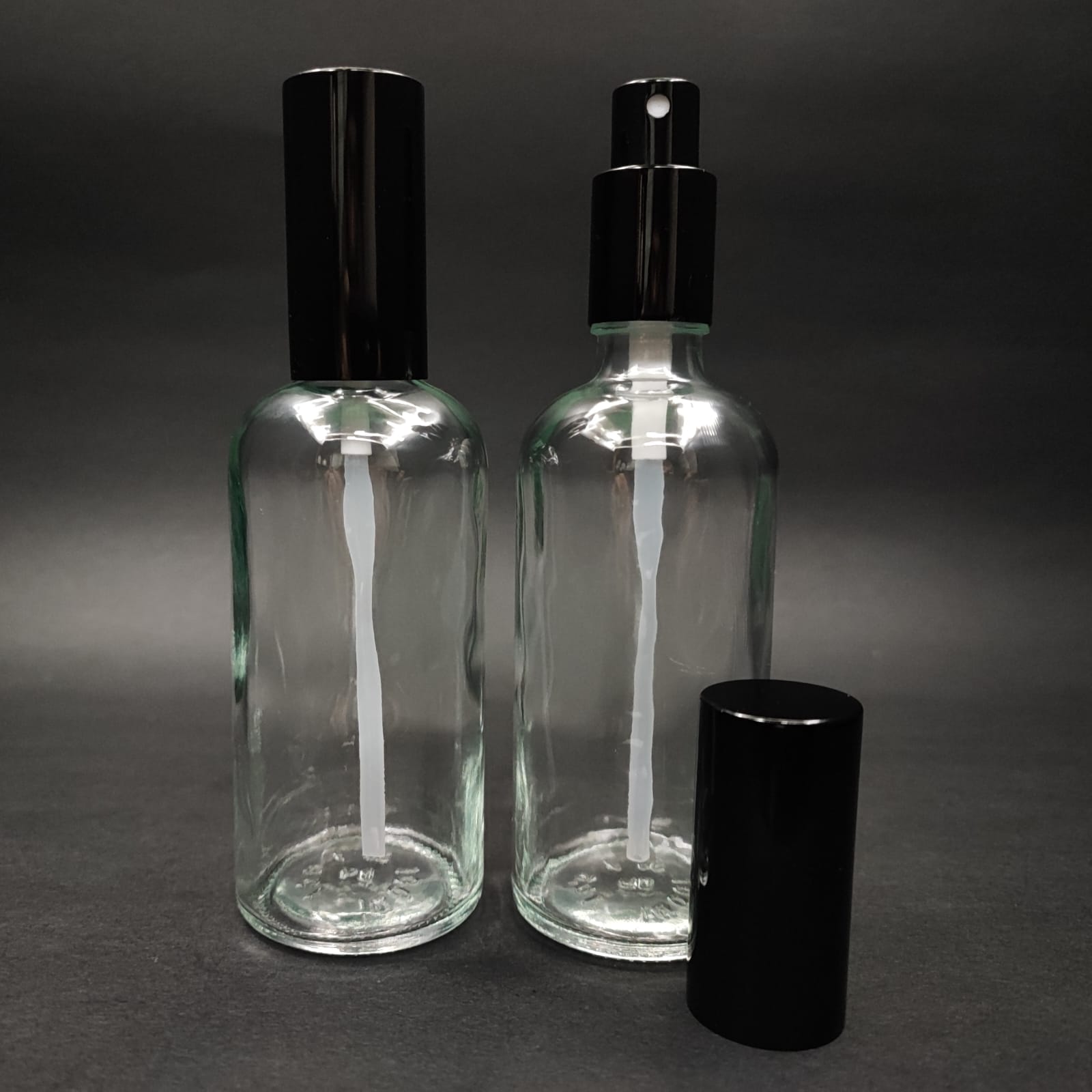 100 ML LÜKS VİDALI VALF ÇEVİRME PARFÜM ŞİŞELERİ - 100 CC ŞEFFAF CAM ŞİŞE - SİYAH METAL SPREYLİ KAPAKLI SET