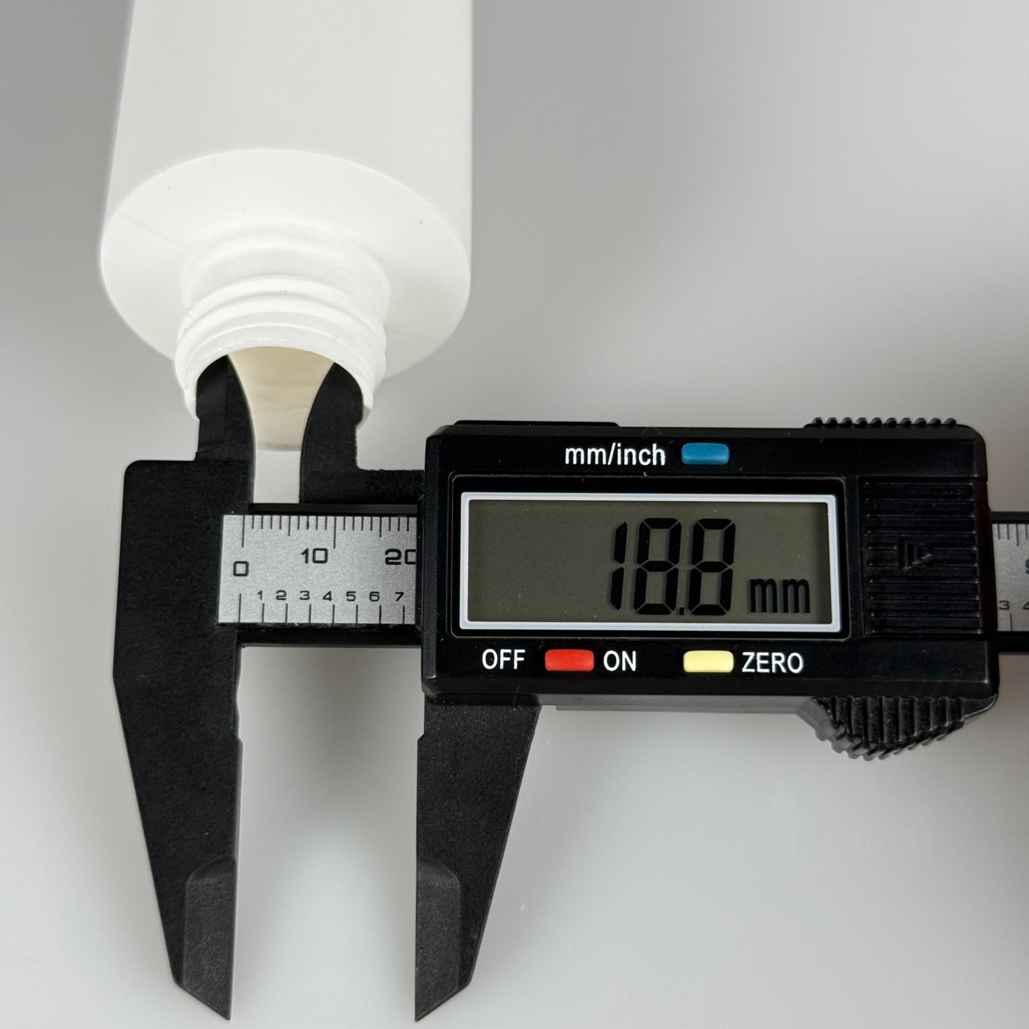 150 CC MAT BEYAZ SERT POLİETİLEN ŞİŞE KAPAKSIZ (24 AĞIZ) - 150 ML BEYAZ PLASTİK ŞİŞE